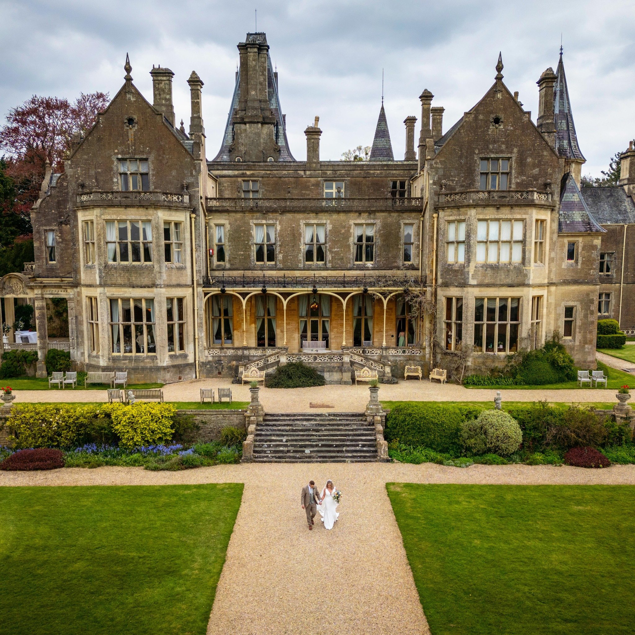Congratulations Lynsey &amp; Alastair. Married at the magnificent @orchardleigh_estate