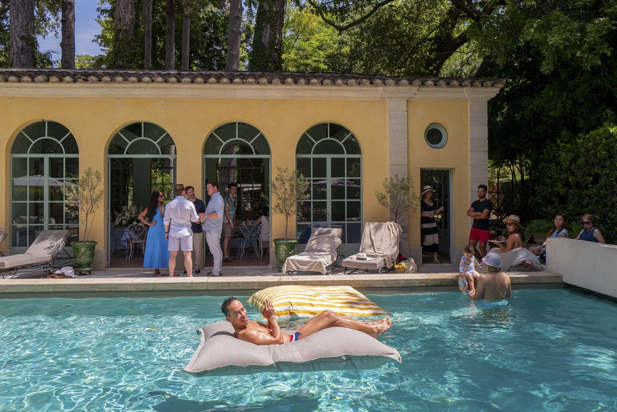 CAROLINE_CAMILLE_POOL_PARTY_FRANCE__025.jpg