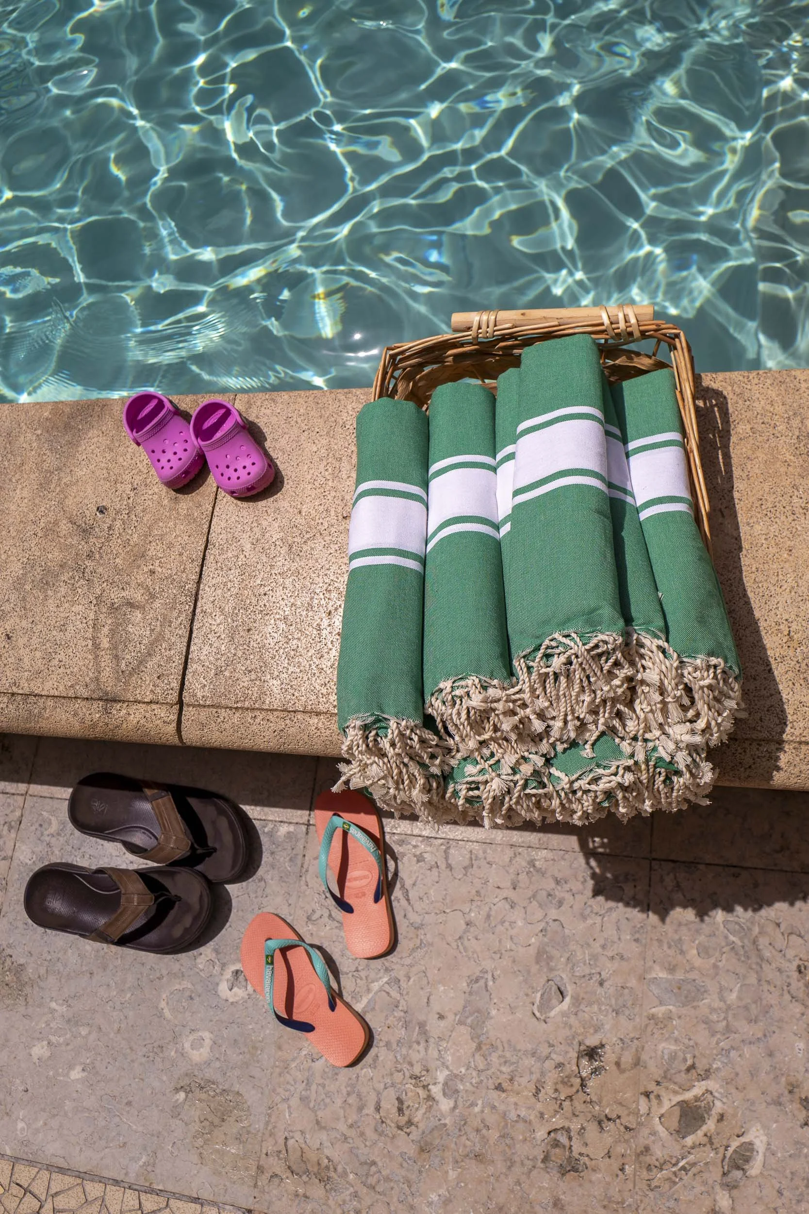 CAROLINE_CAMILLE_POOL_PARTY_FRANCE__032.jpg