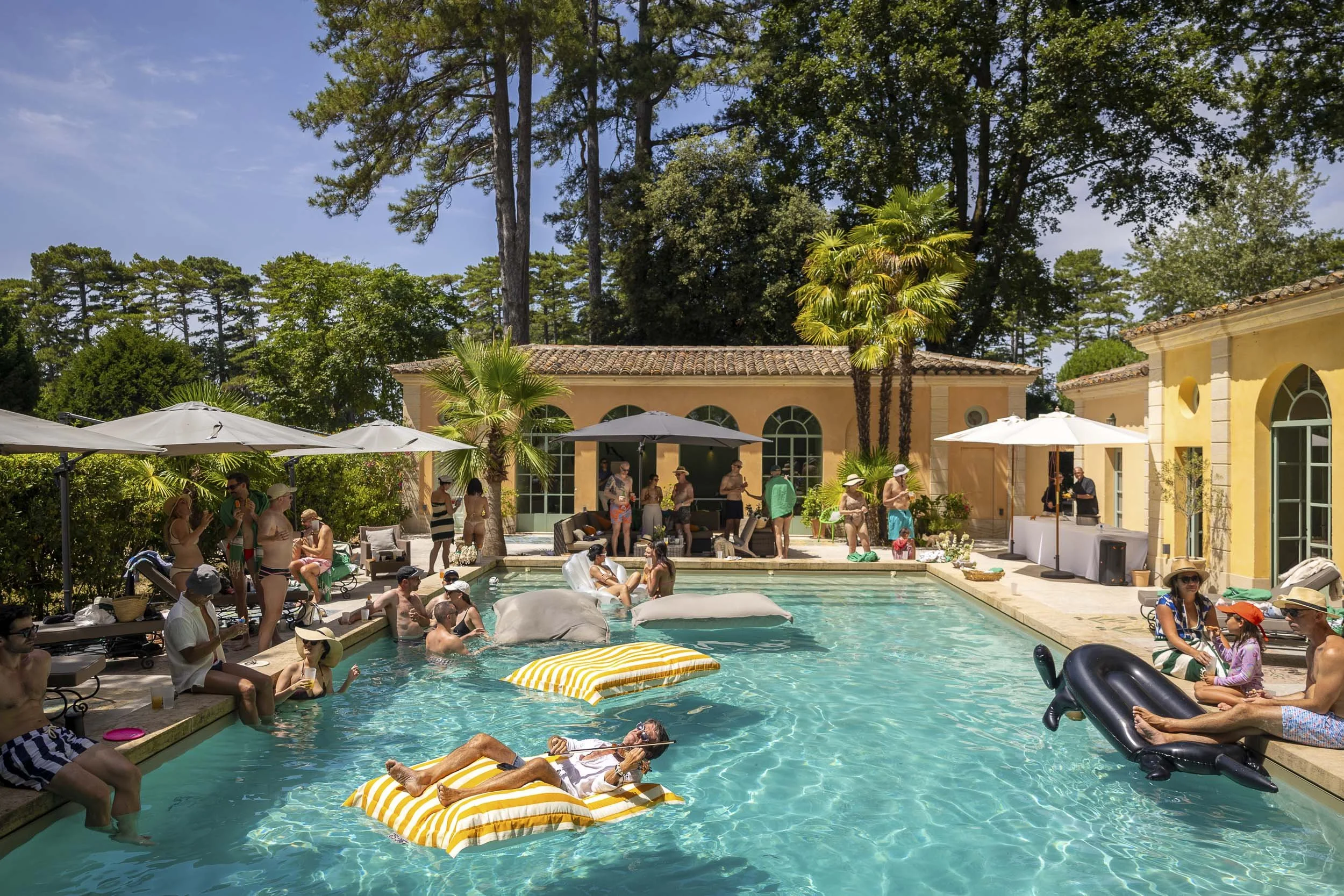 CAROLINE_CAMILLE_POOL_PARTY_FRANCE__094.jpg
