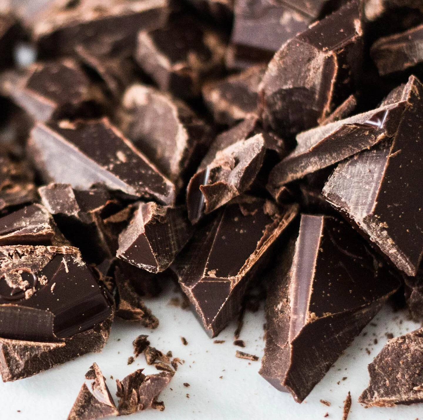Licence to eat dark chocolate? Be my guest! 🙋&zwj;♀️

It&rsquo;s world chocolate day!

Did you know that dark chocolate contains LOTS of polyphenols (aka plant chemicals) and antioxidants that support a variety of pillars of good health? 

Plus your