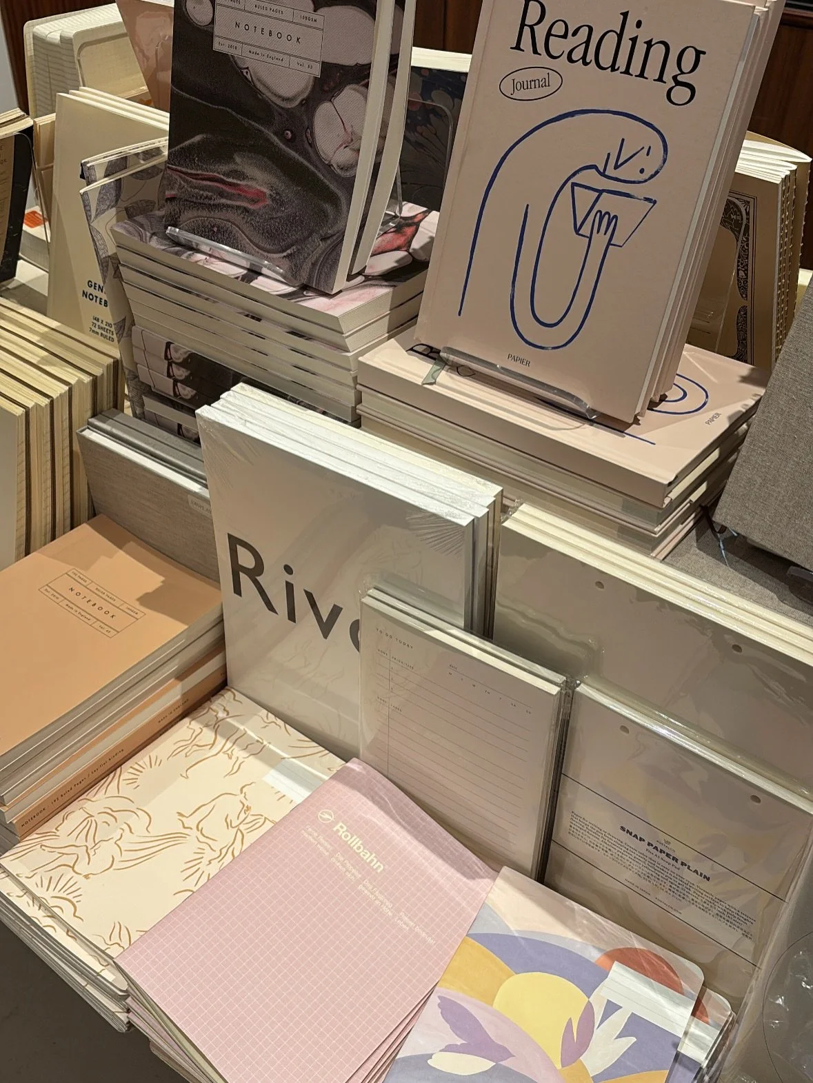 Favorite places 💖🗽
#newyork #bookstores #library #met #carrybradshaw