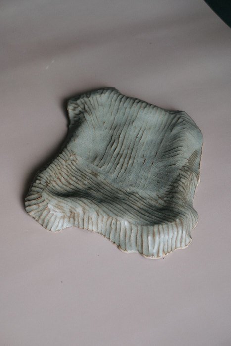 file STUDIO ROKA for rent- sculptural platter small- 25x20cm-1 pcs. 1.jpg