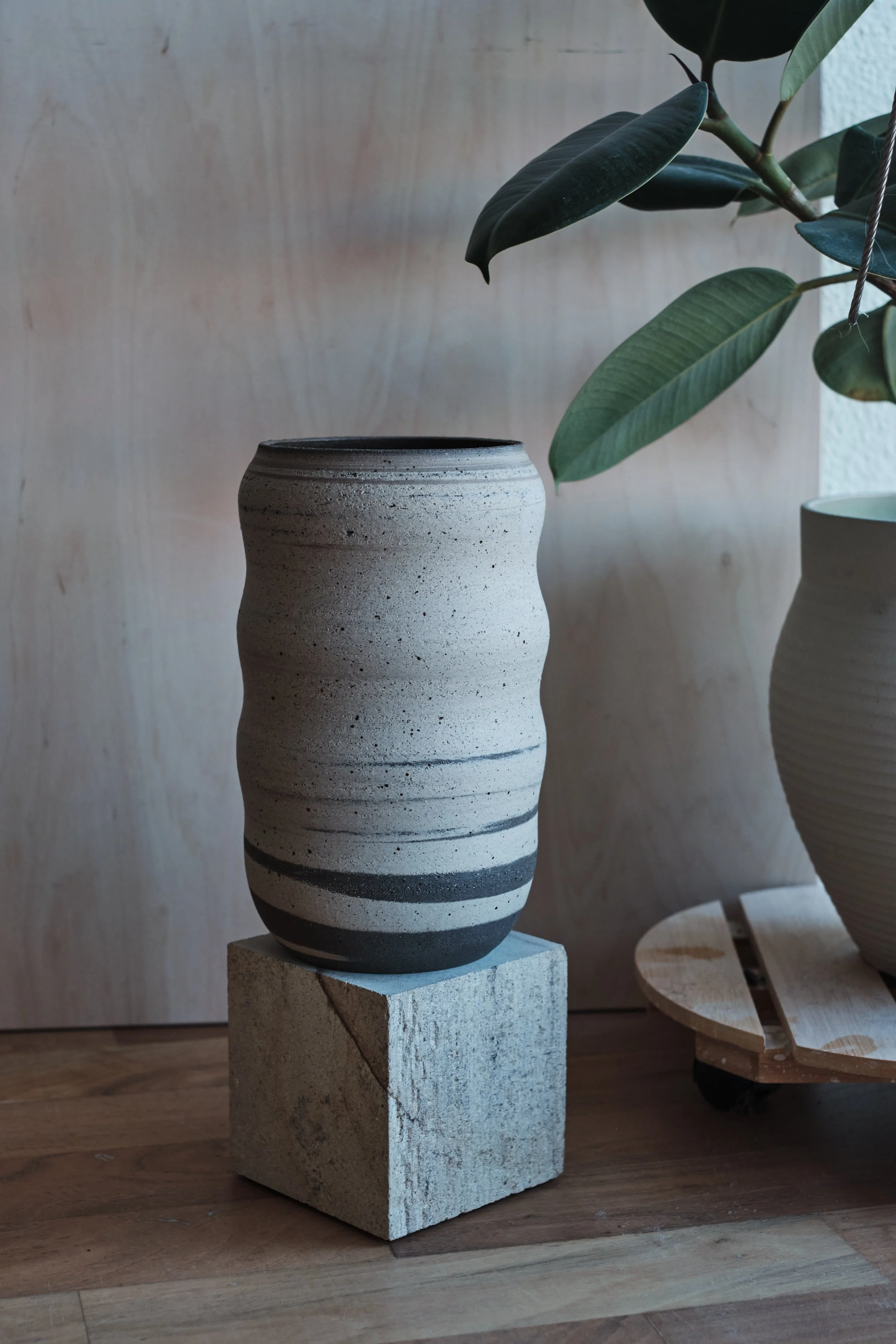Sand swirl vase