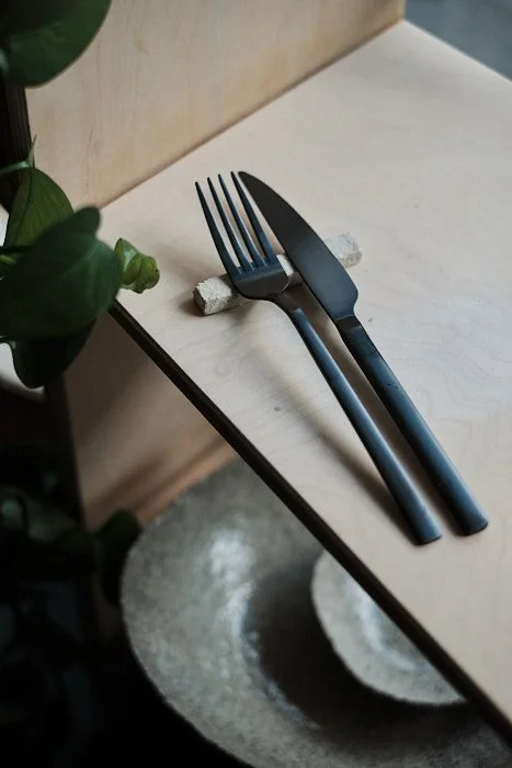 file STUDIO ROKA for rent- cutlery set black - 16 sets 5.jpg