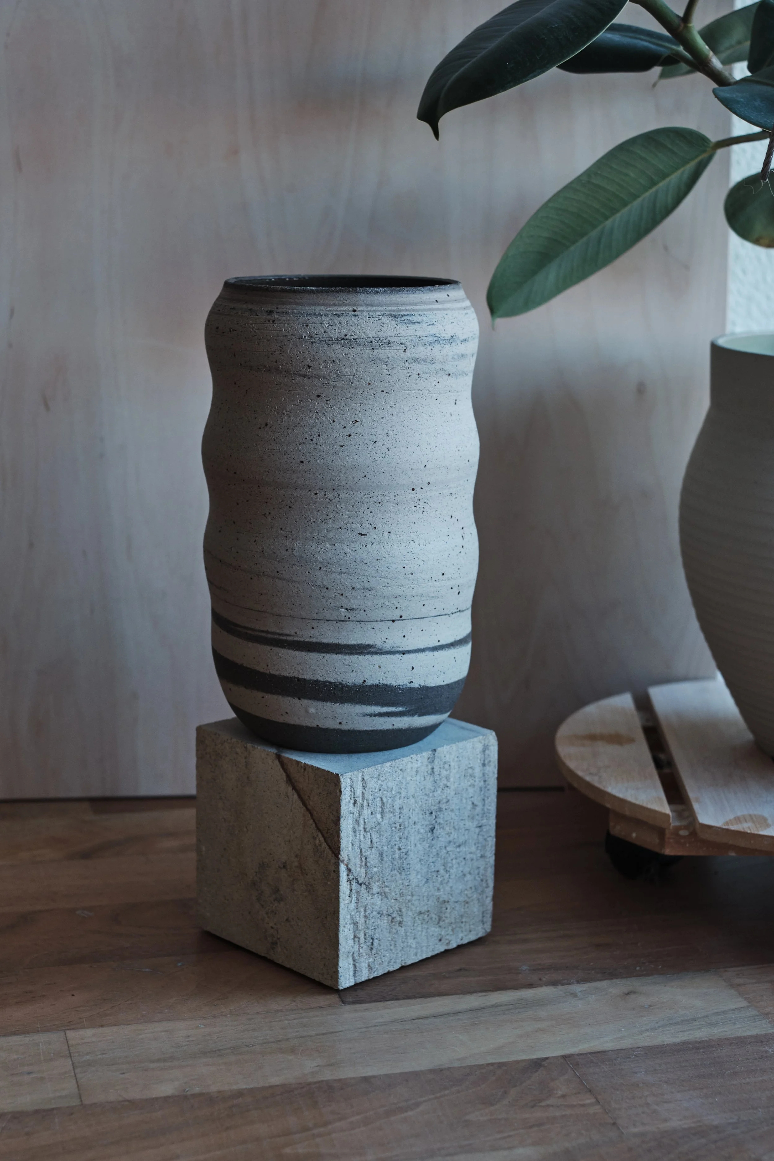 file STUDIO ROKA - handmade ceramics Zürich-swirl vase 5.jpg