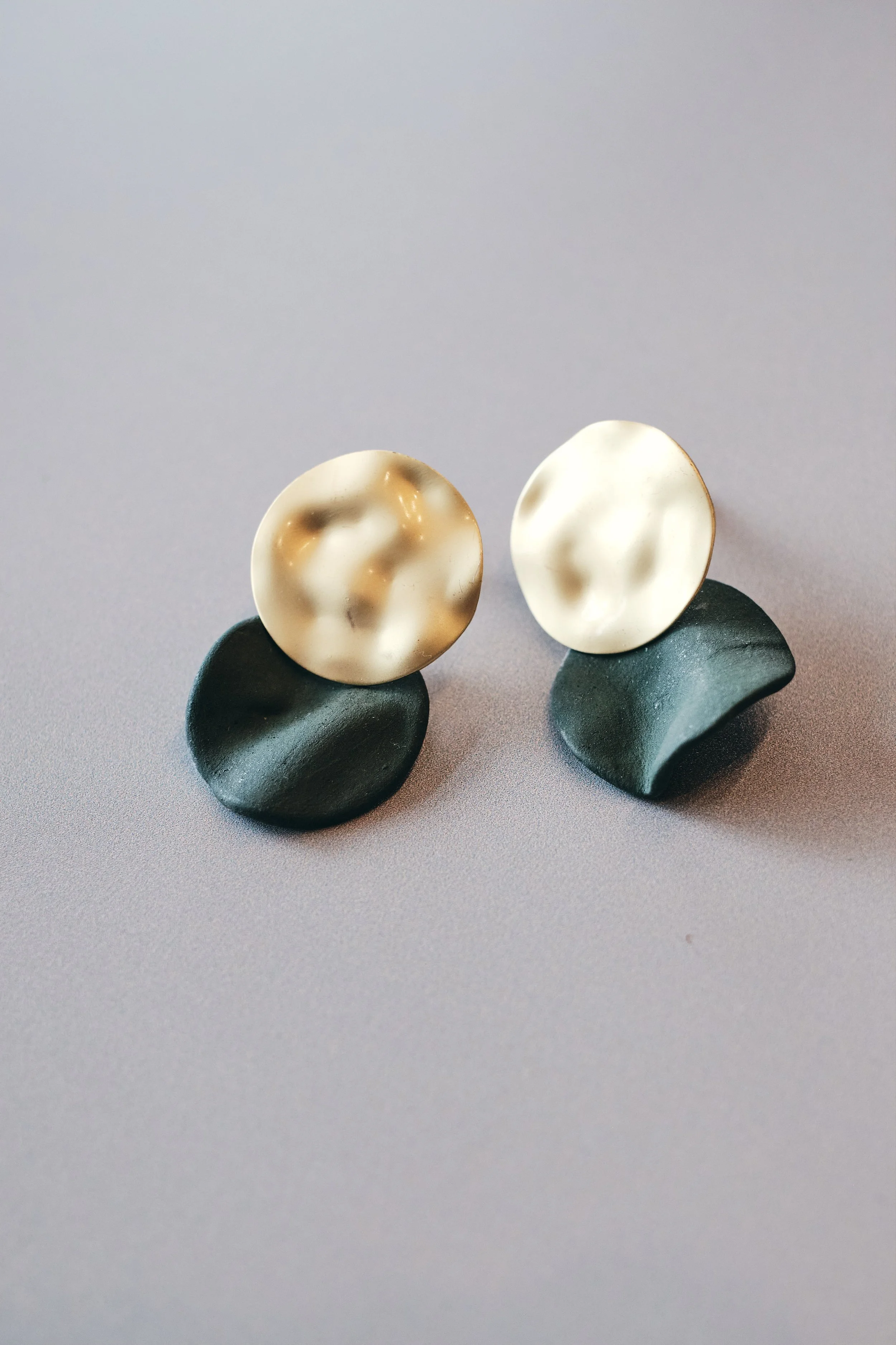 file STUDIO ROKA - EARRINGS PORCELAIN GOLD STUD 7.jpg