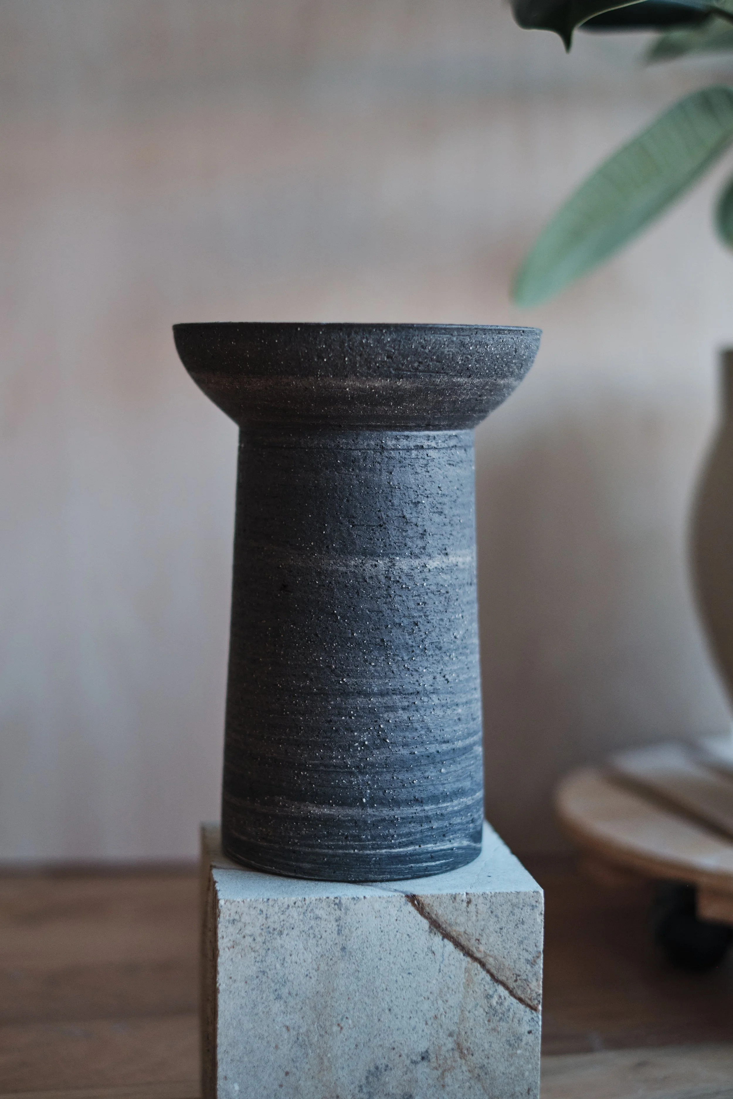 file STUDIO ROKA - handmade ceramics Zürich-swirl vase 19.jpg