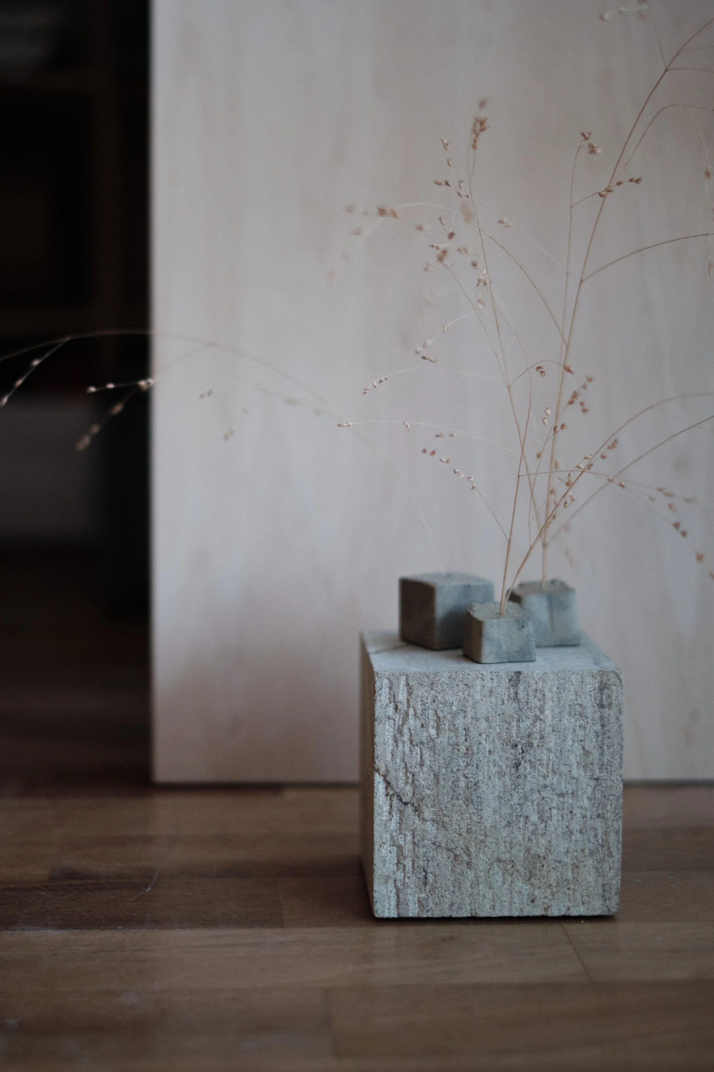 file STUDIO ROKA - ikebana stones handmade ceramics 1.jpg