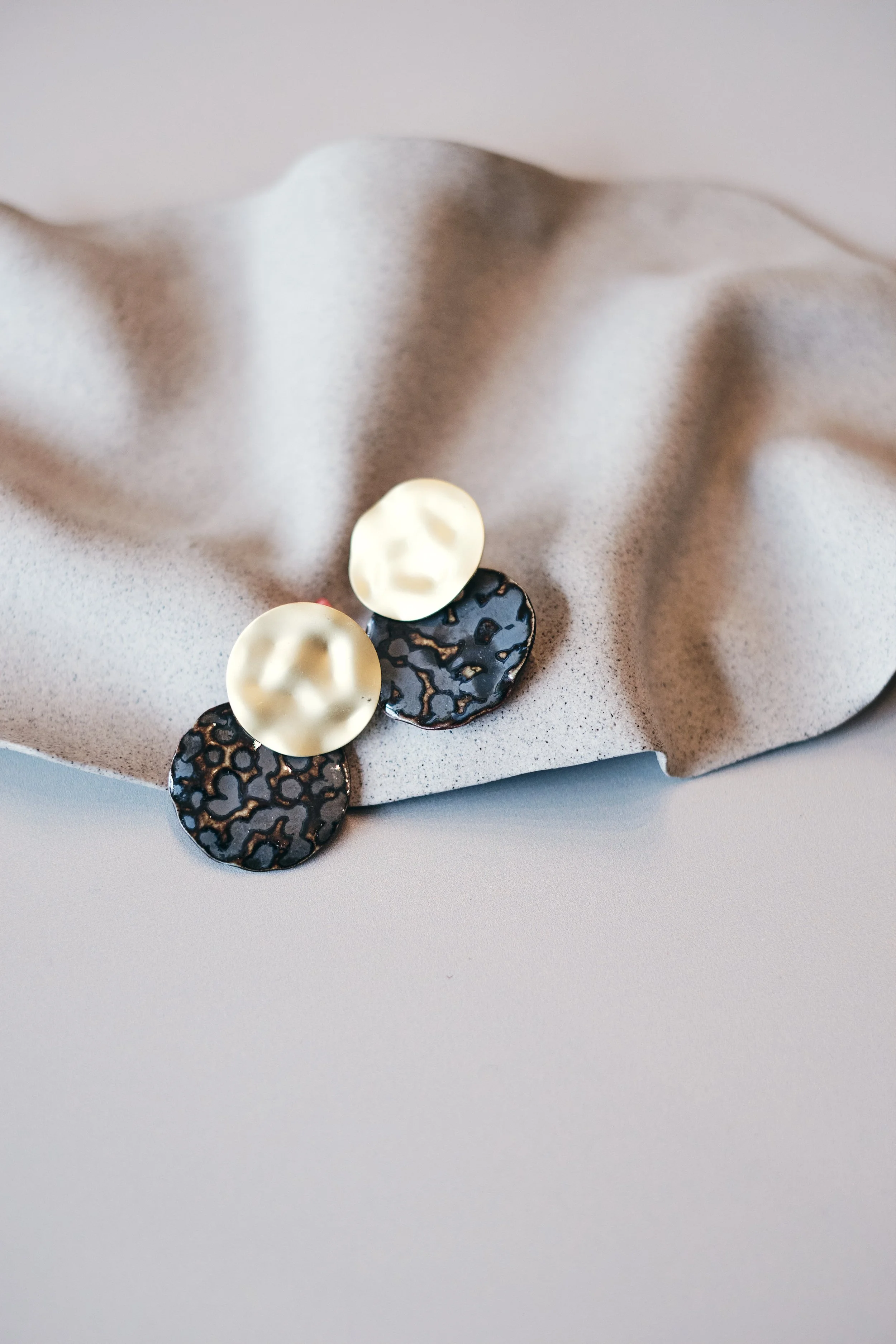file STUDIO ROKA - EARRINGS PORCELAIN GOLD STUD 16.jpg