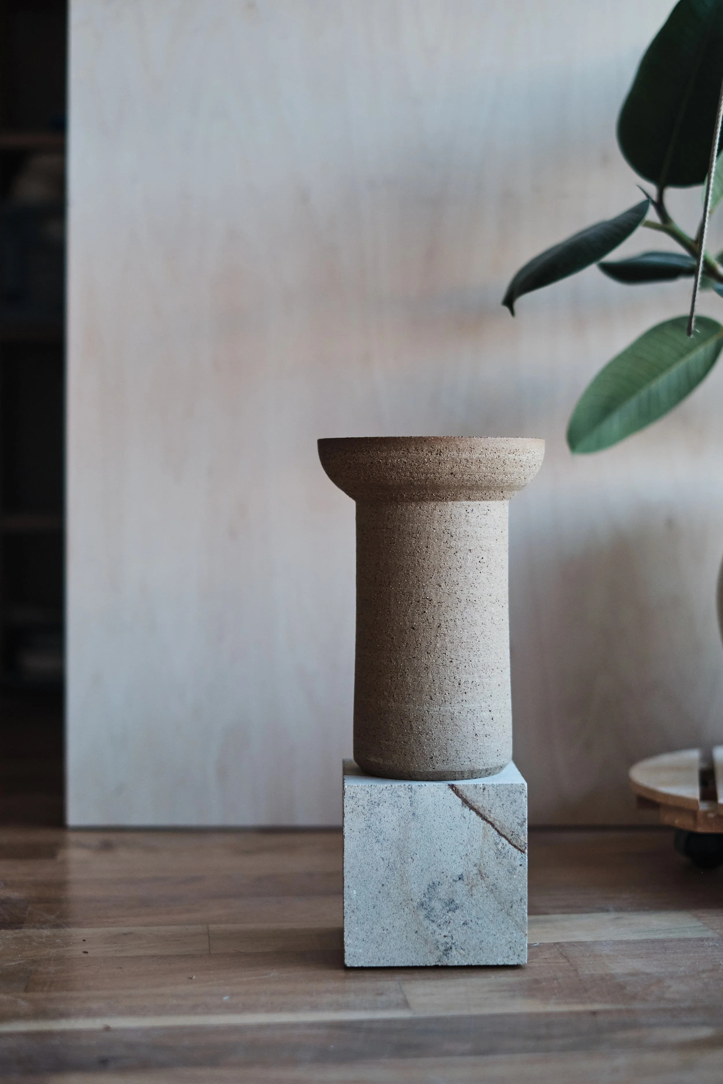 file STUDIO ROKA - handmade ceramics Zürich-swirl vase 7 1.jpg