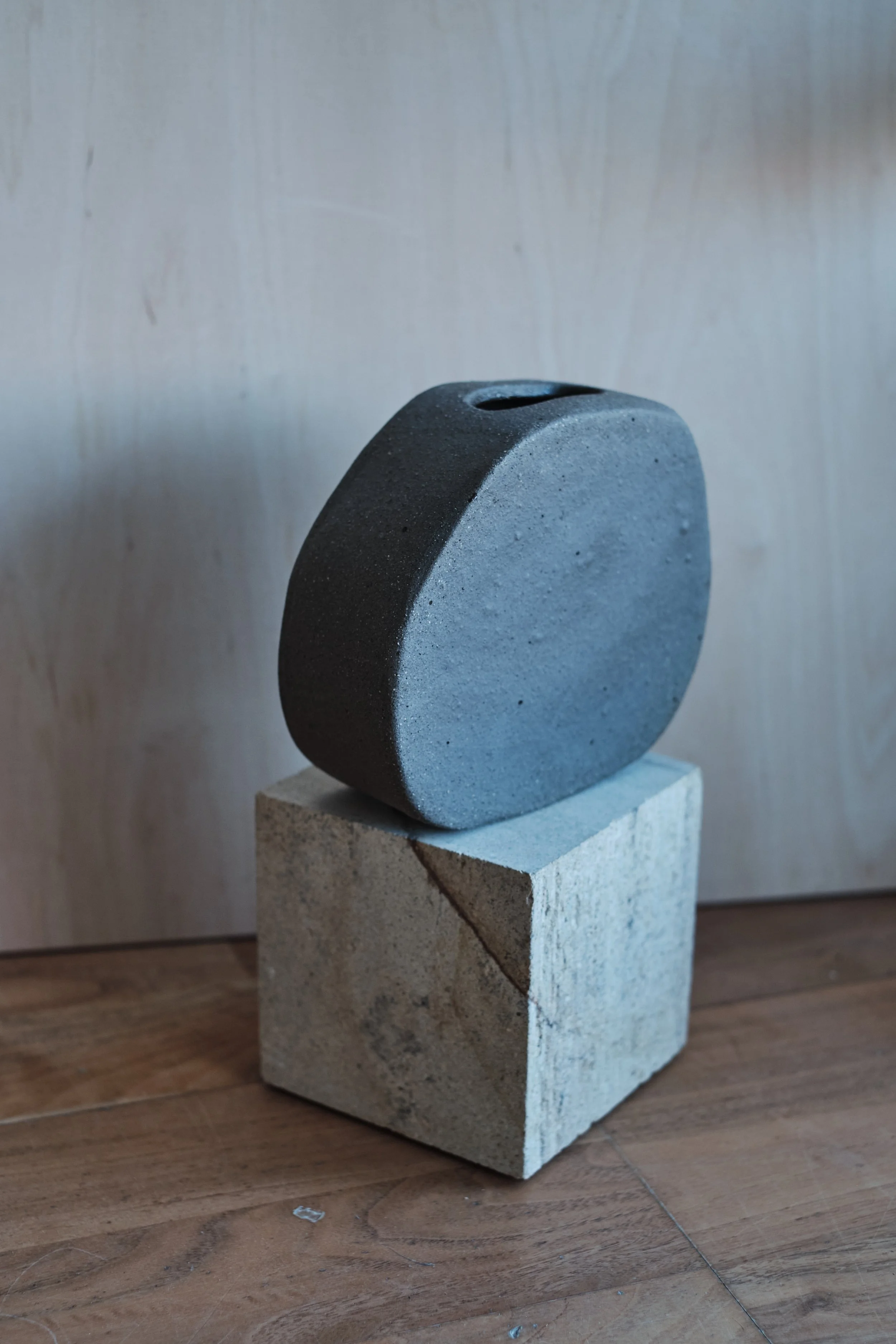 file STUDIO ROKA - handmade ceramics Zürich-black handbuilt vase 3.jpg