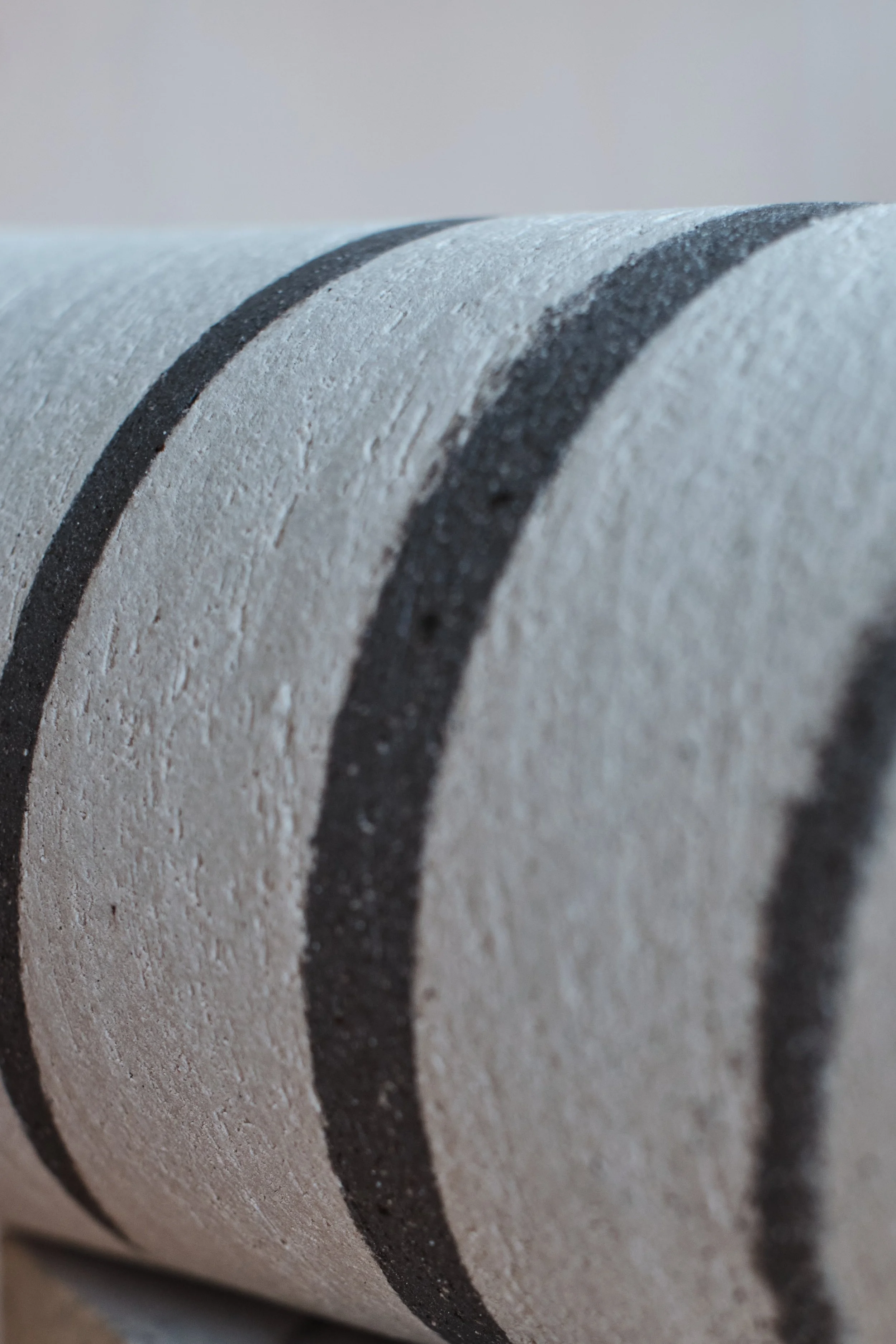 file STUDIO ROKA - handmade ceramics Zürich-swirl vase 3.jpg