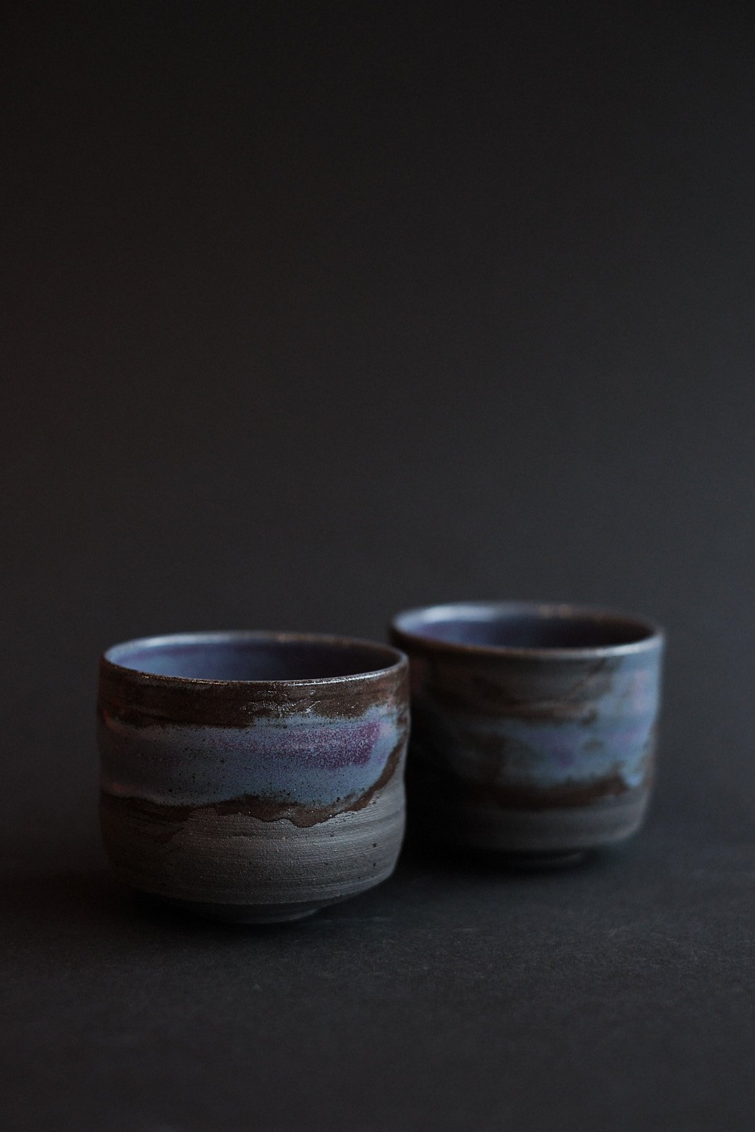 file STUDIO ROKA BLACK CLAY CUP WITH BRUSHSTROKES 5 1.jpg