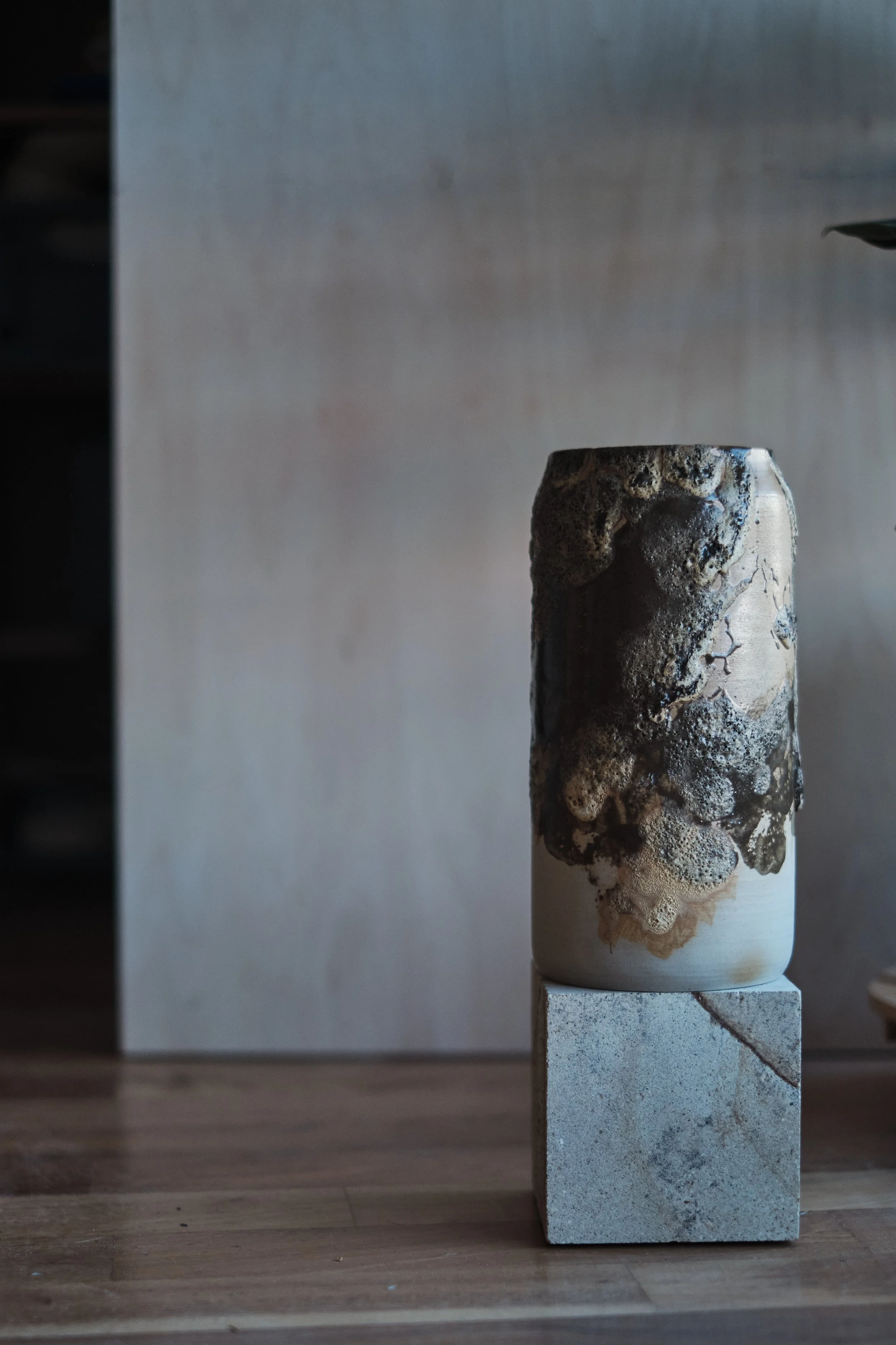 file STUDIO ROKA - handmade ceramics Zürich-artwork-vase vulkan 1.jpg