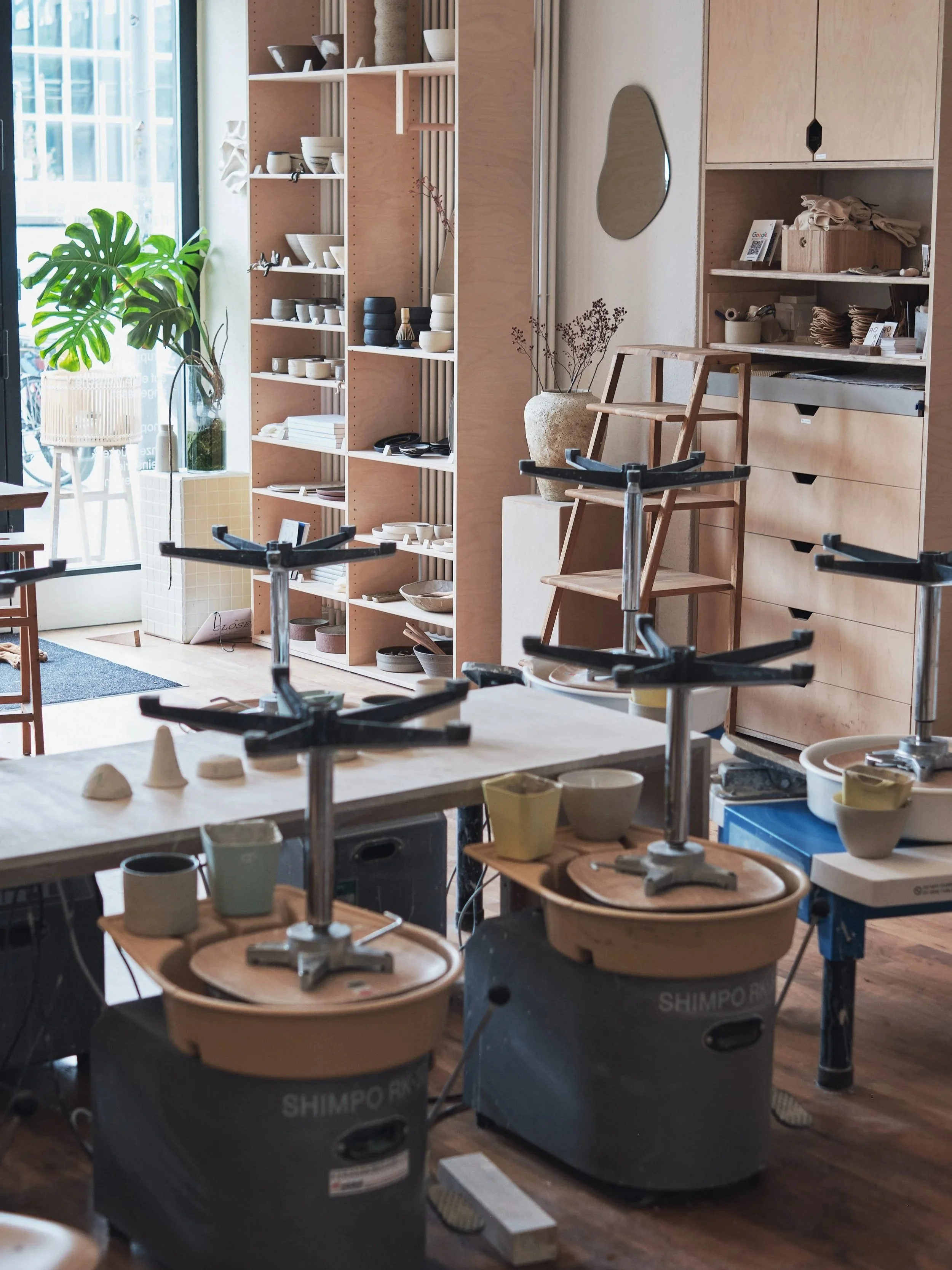 Studio Roka in Zürich, Drehscheiben für Keramik, Töpferstudio im Kreis 3