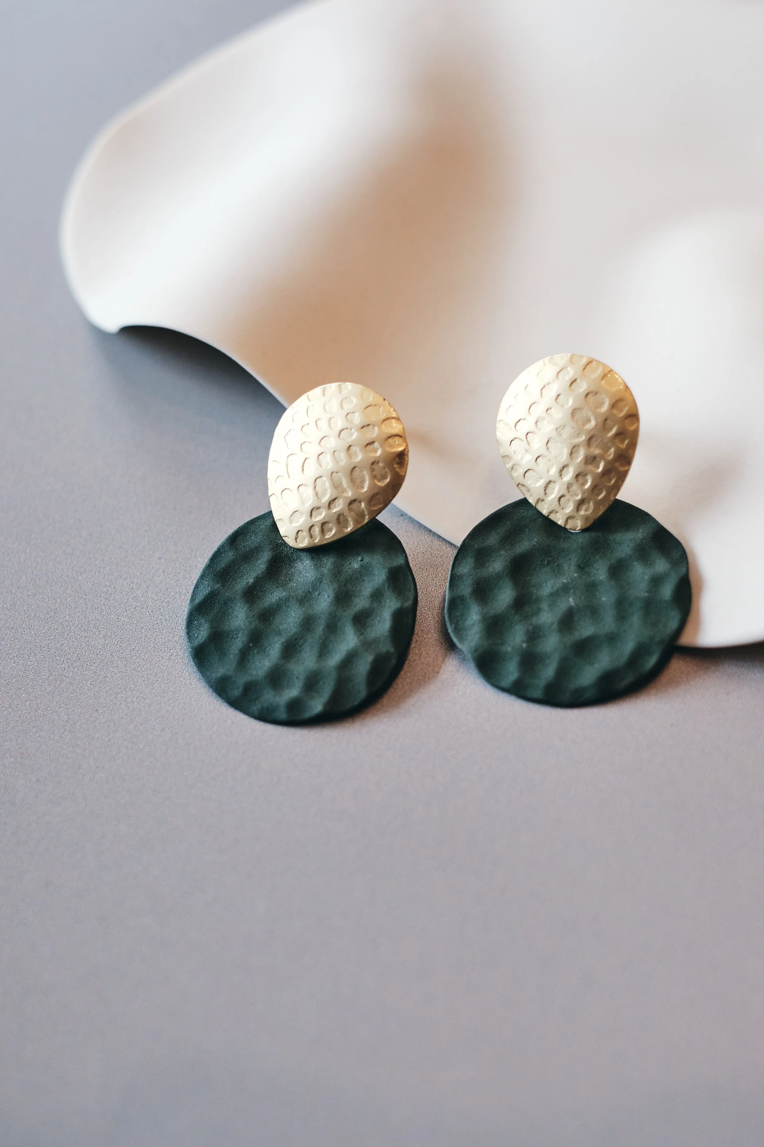 file STUDIO ROKA - EARRINGS PORCELAIN GOLD STUD 2.jpg