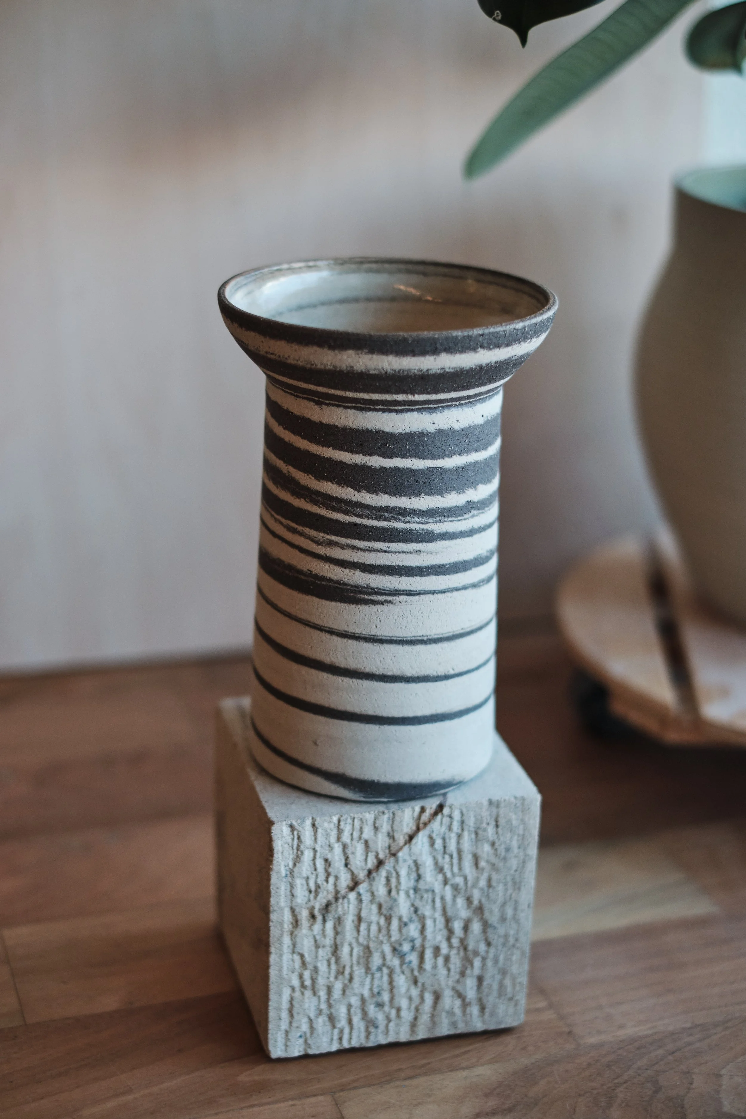 file STUDIO ROKA - handmade ceramics Zürich-swirl vases 12.jpg