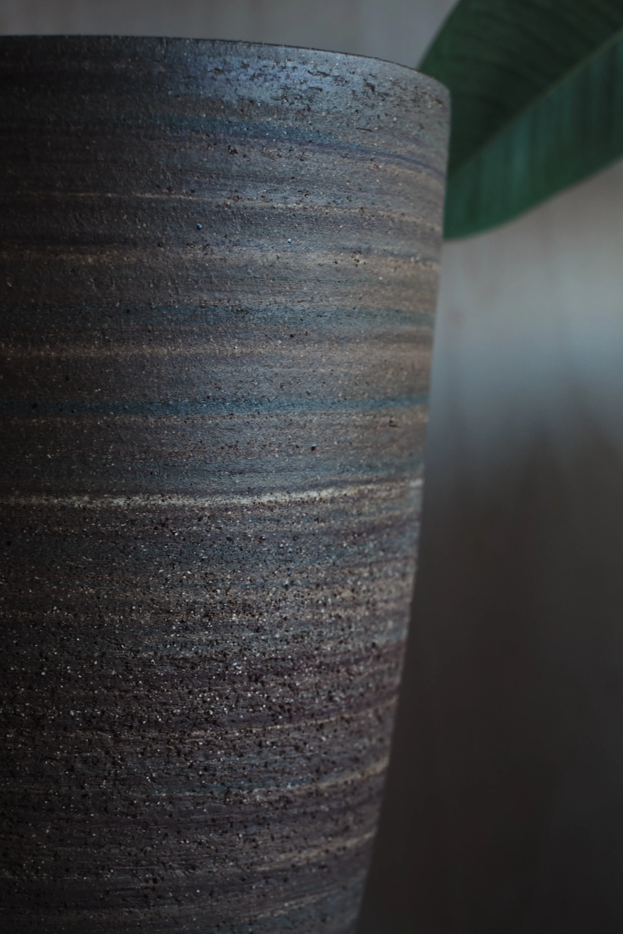 file STUDIO ROKA - handmade ceramics Zürich-swirl vase 10.jpg