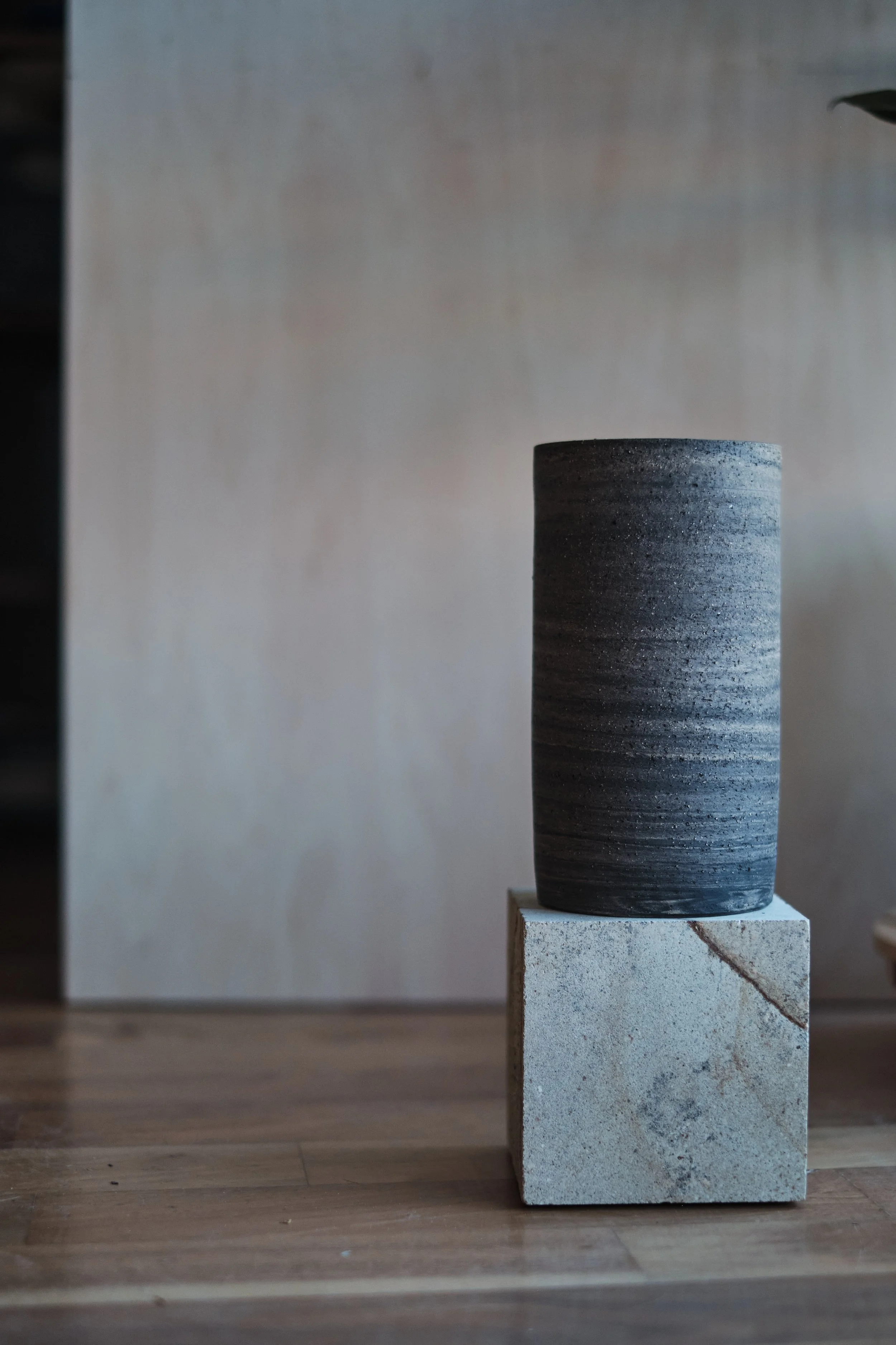 file STUDIO ROKA - handmade ceramics Zürich-swirl vase 26.jpg