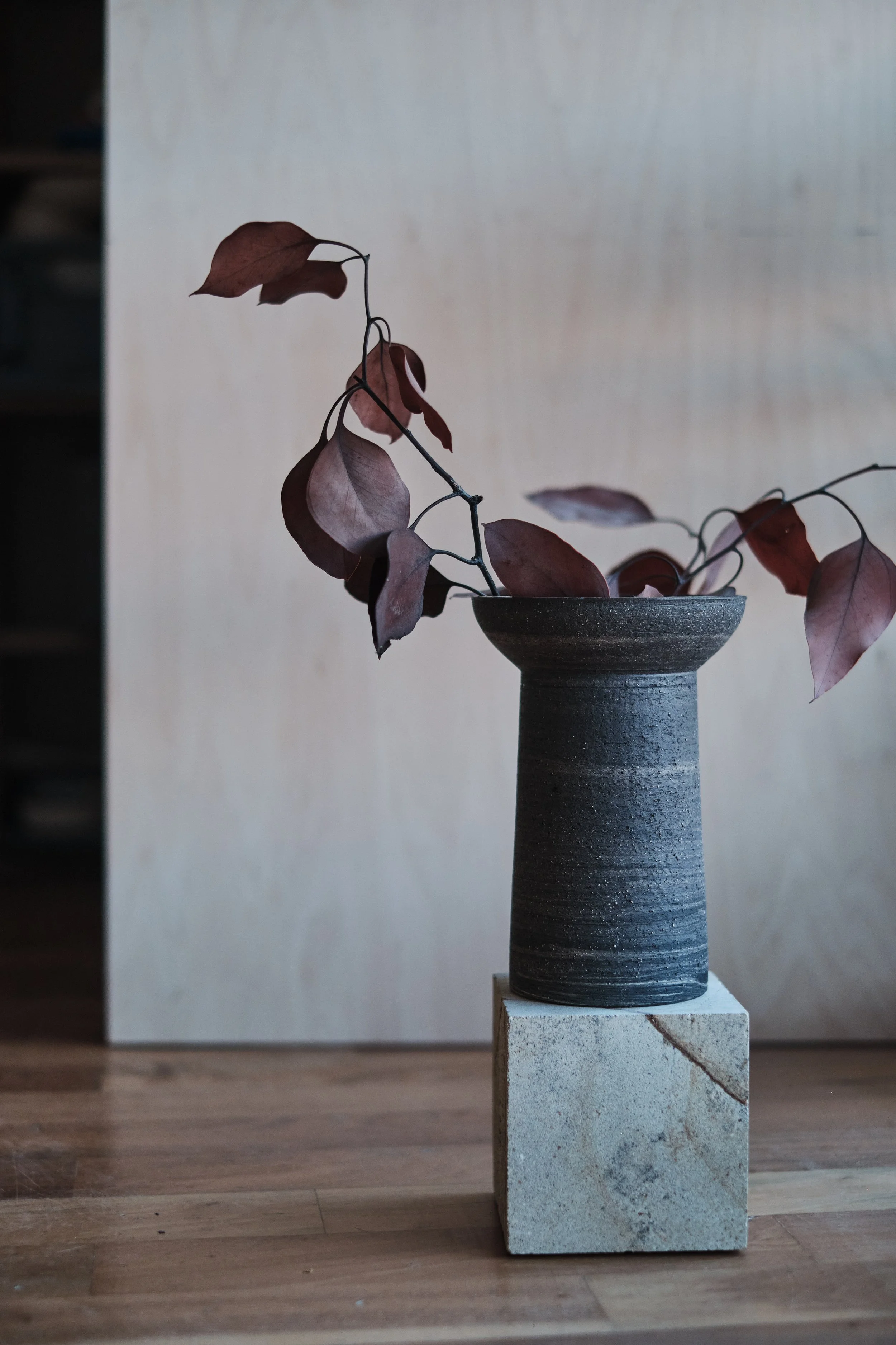 file STUDIO ROKA - handmade ceramics Zürich-swirl vase 21.jpg