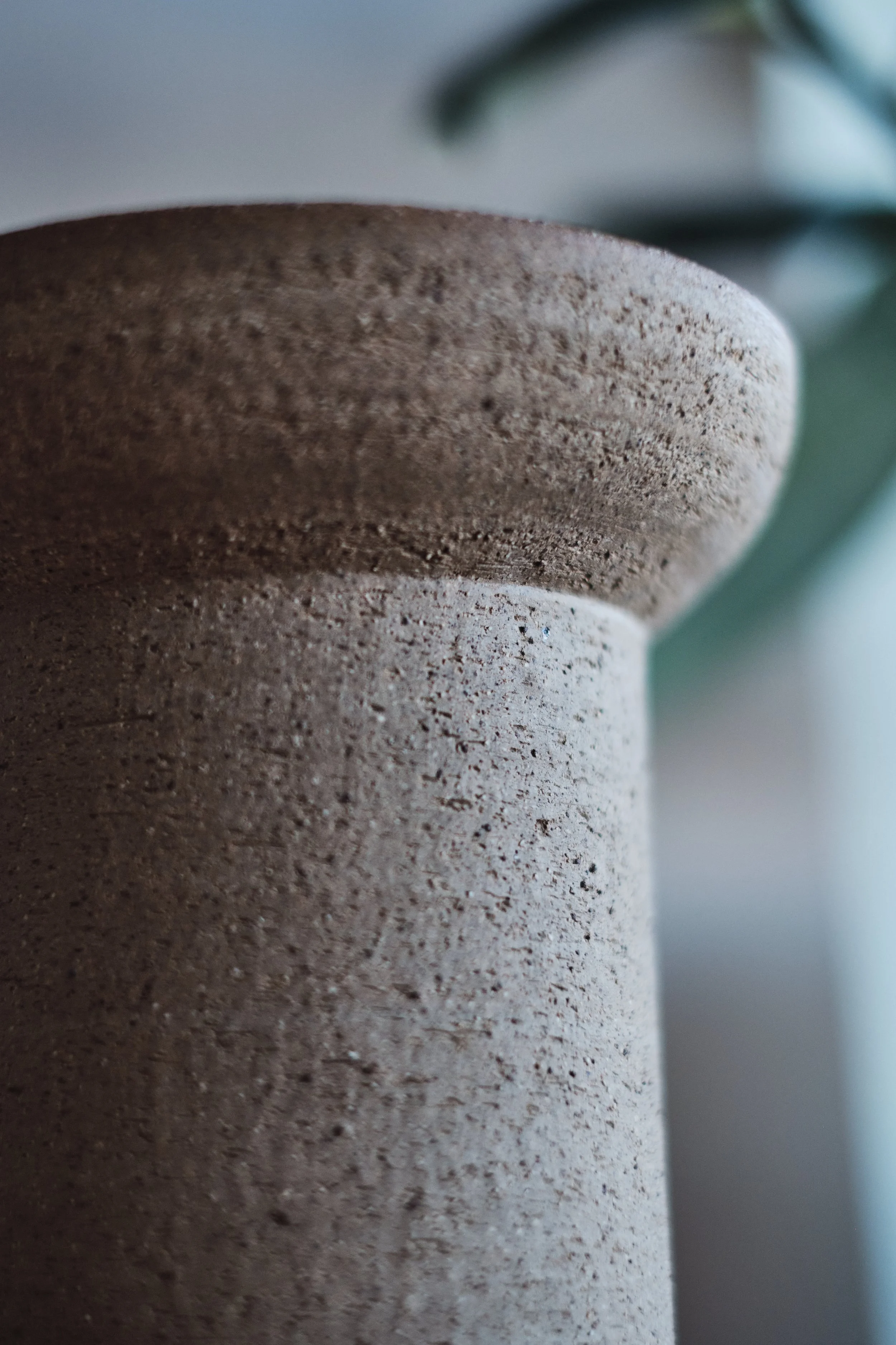 file STUDIO ROKA - handmade ceramics Zürich-swirl vase 9 1.jpg