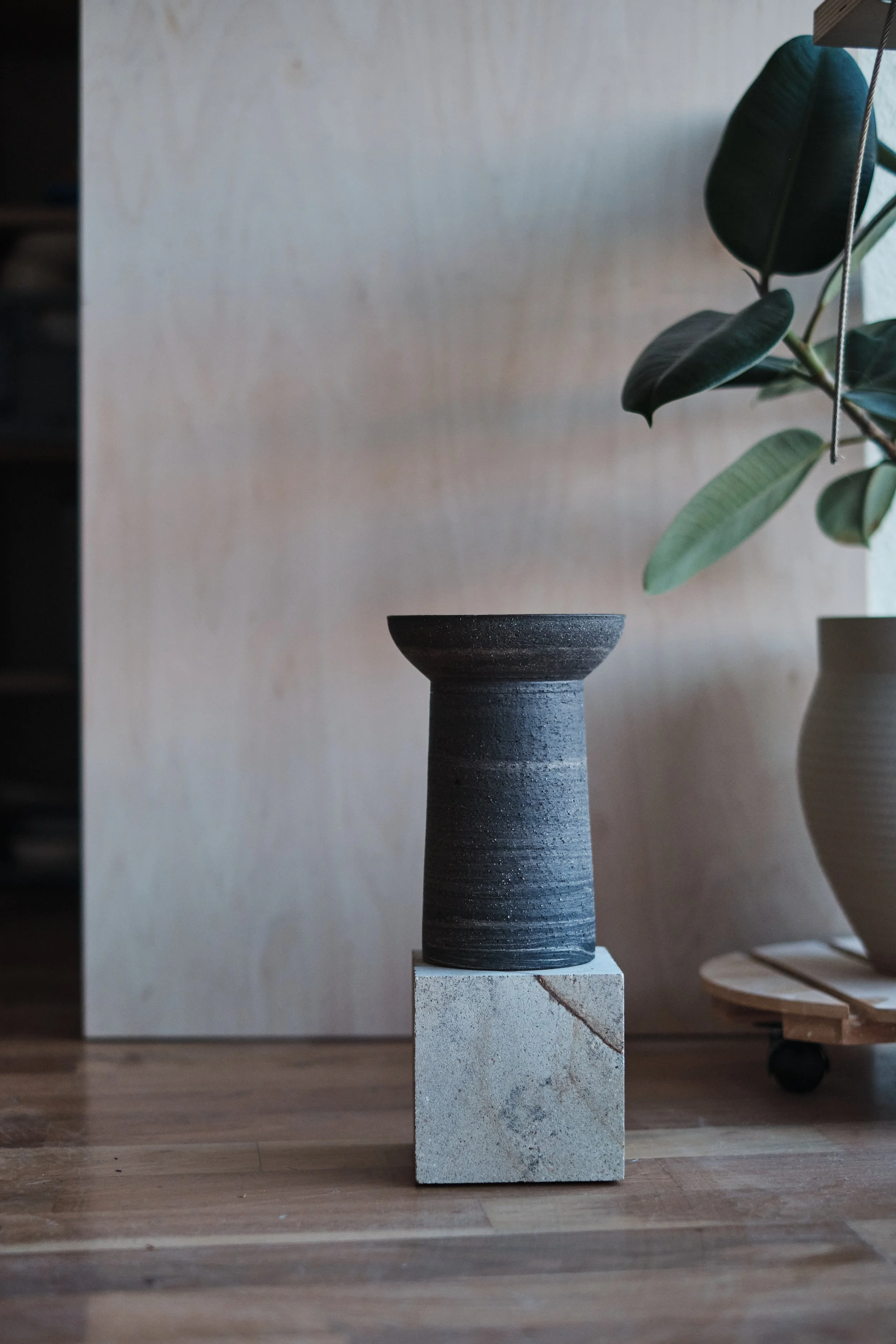 file STUDIO ROKA - handmade ceramics Zürich-swirl vase 17.jpg