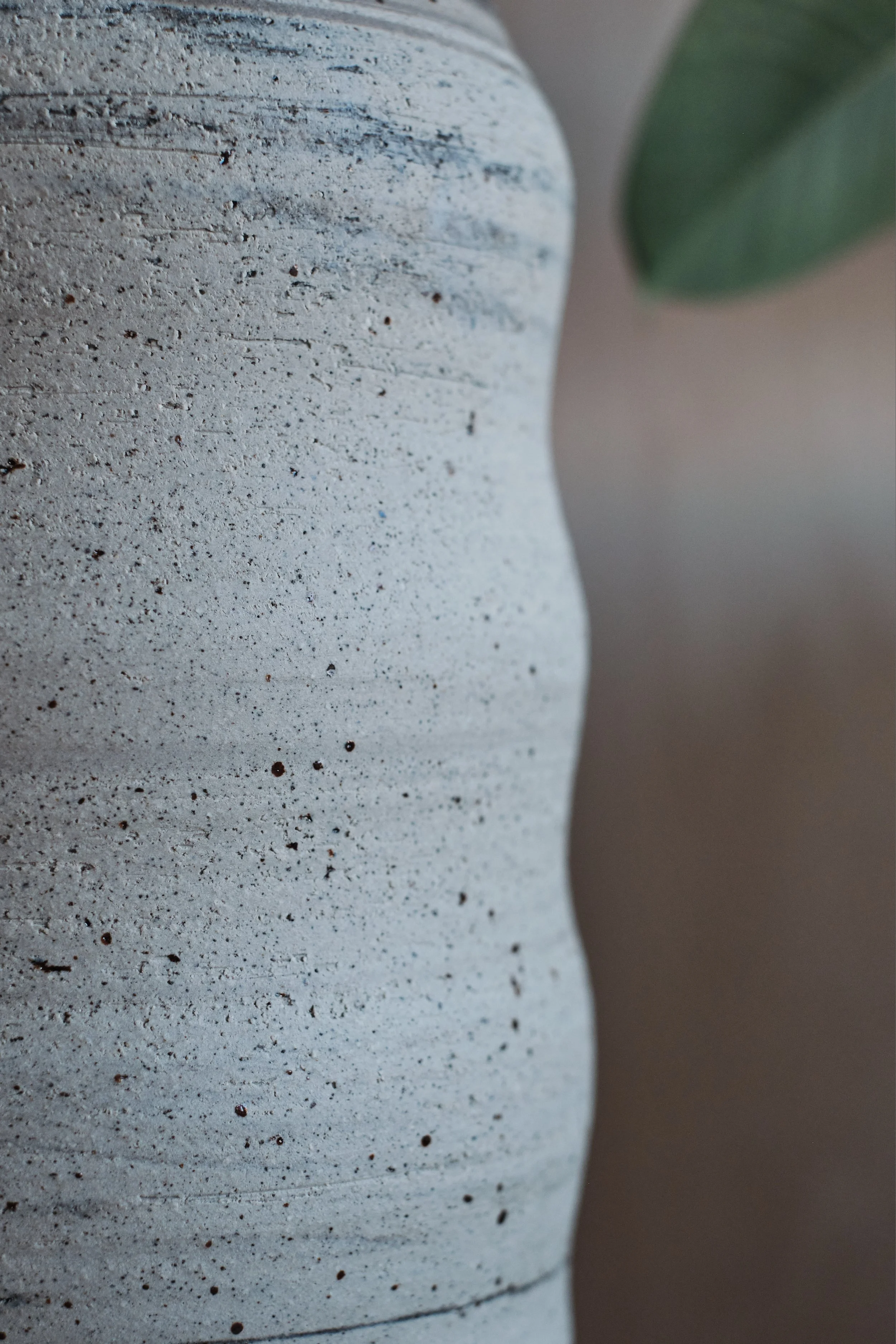 file STUDIO ROKA - handmade ceramics Zürich-swirl vase 7.jpg