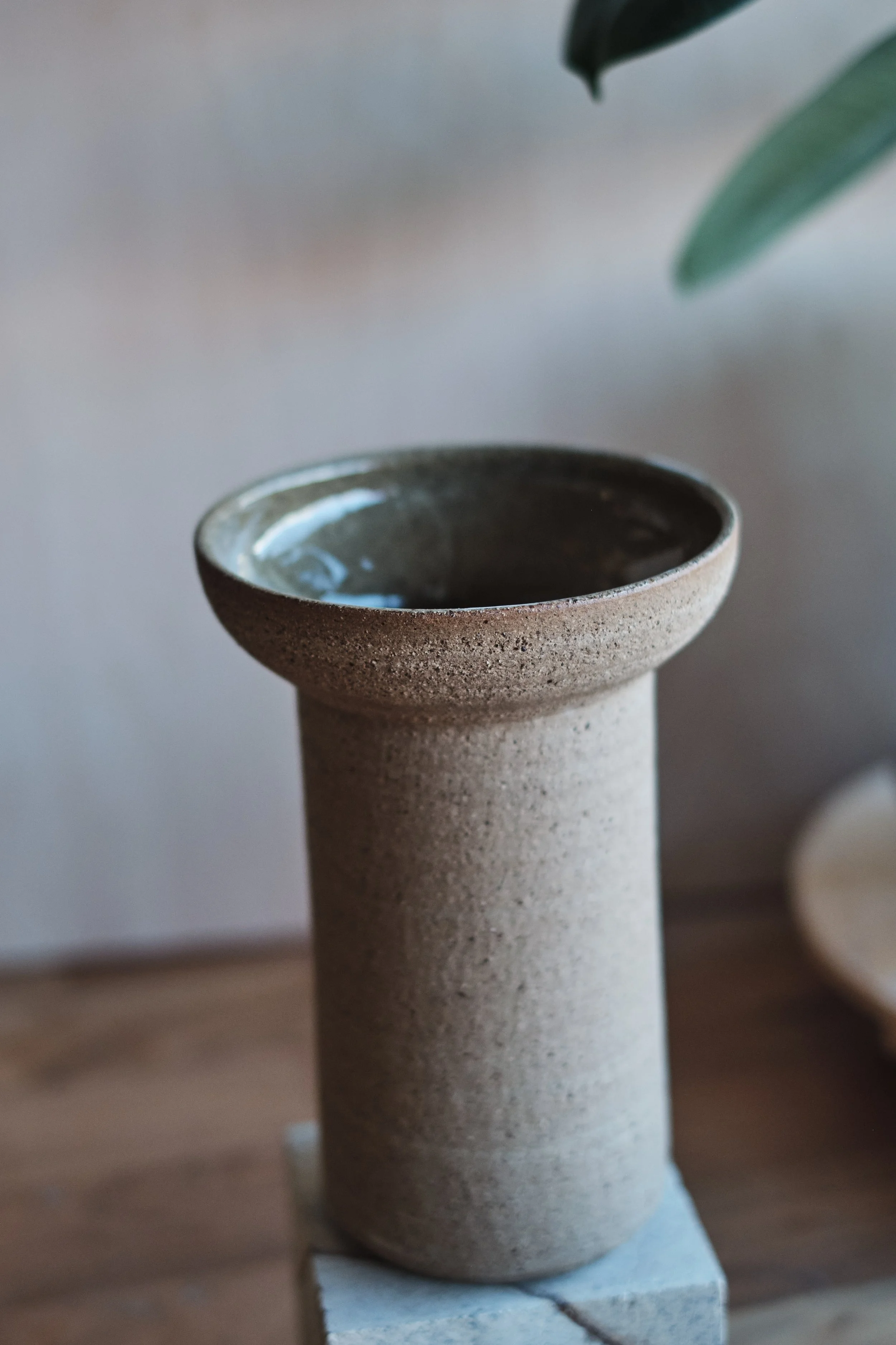 file STUDIO ROKA - handmade ceramics Zürich-swirl vase 8 1.jpg