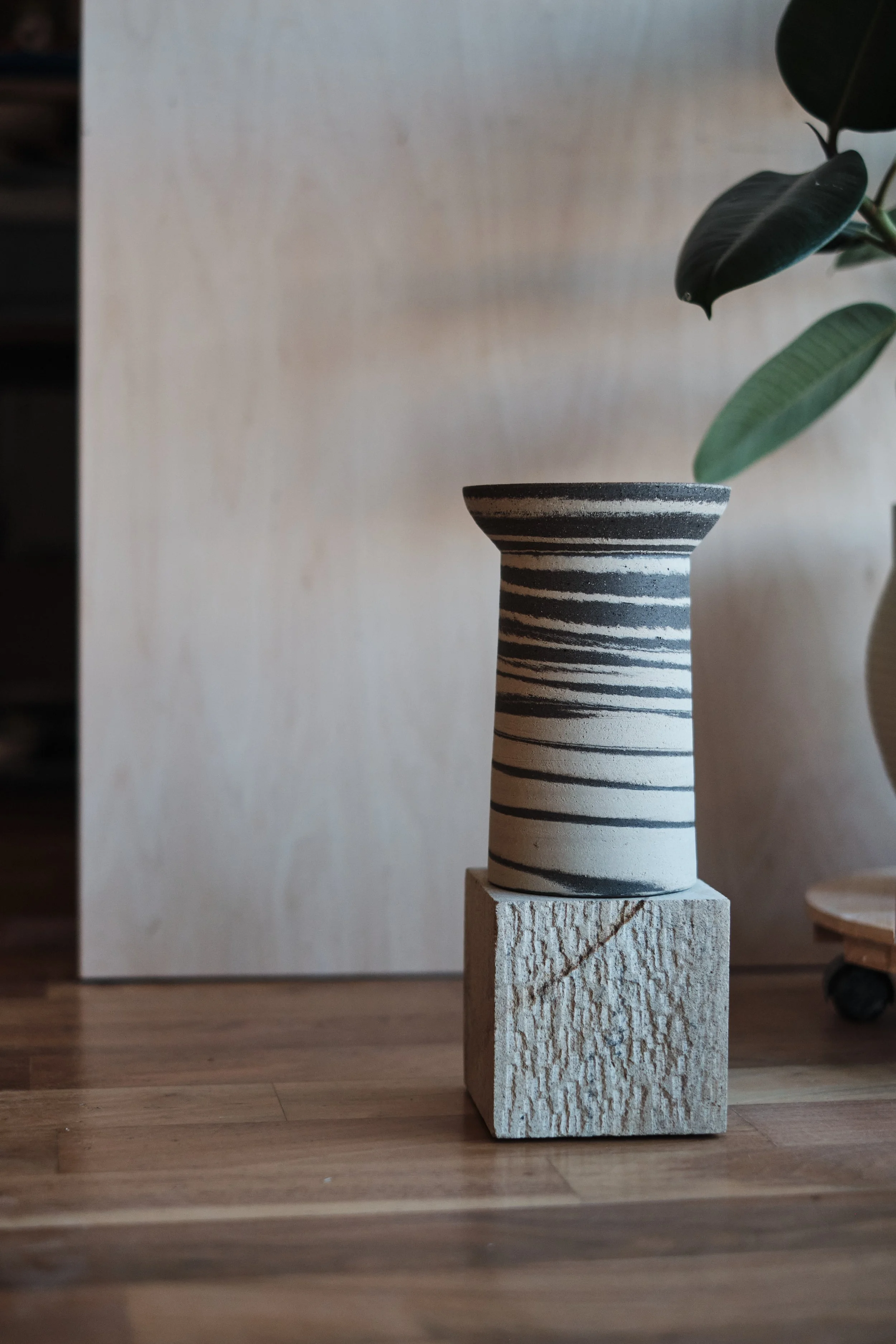 file STUDIO ROKA - handmade ceramics Zürich-swirl vases 11.jpg