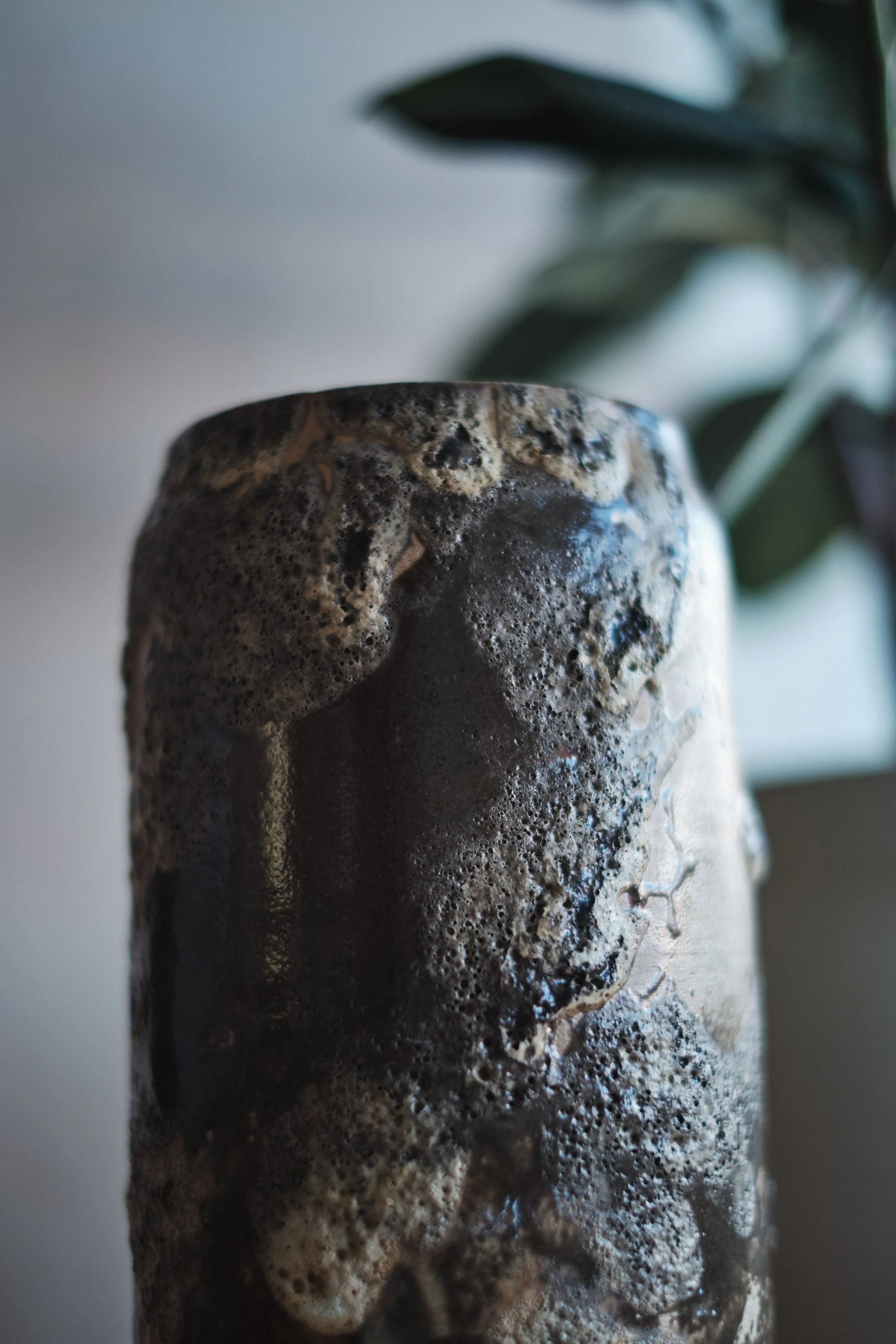 file STUDIO ROKA - handmade ceramics Zürich-artwork-vase vulkan 3.jpg