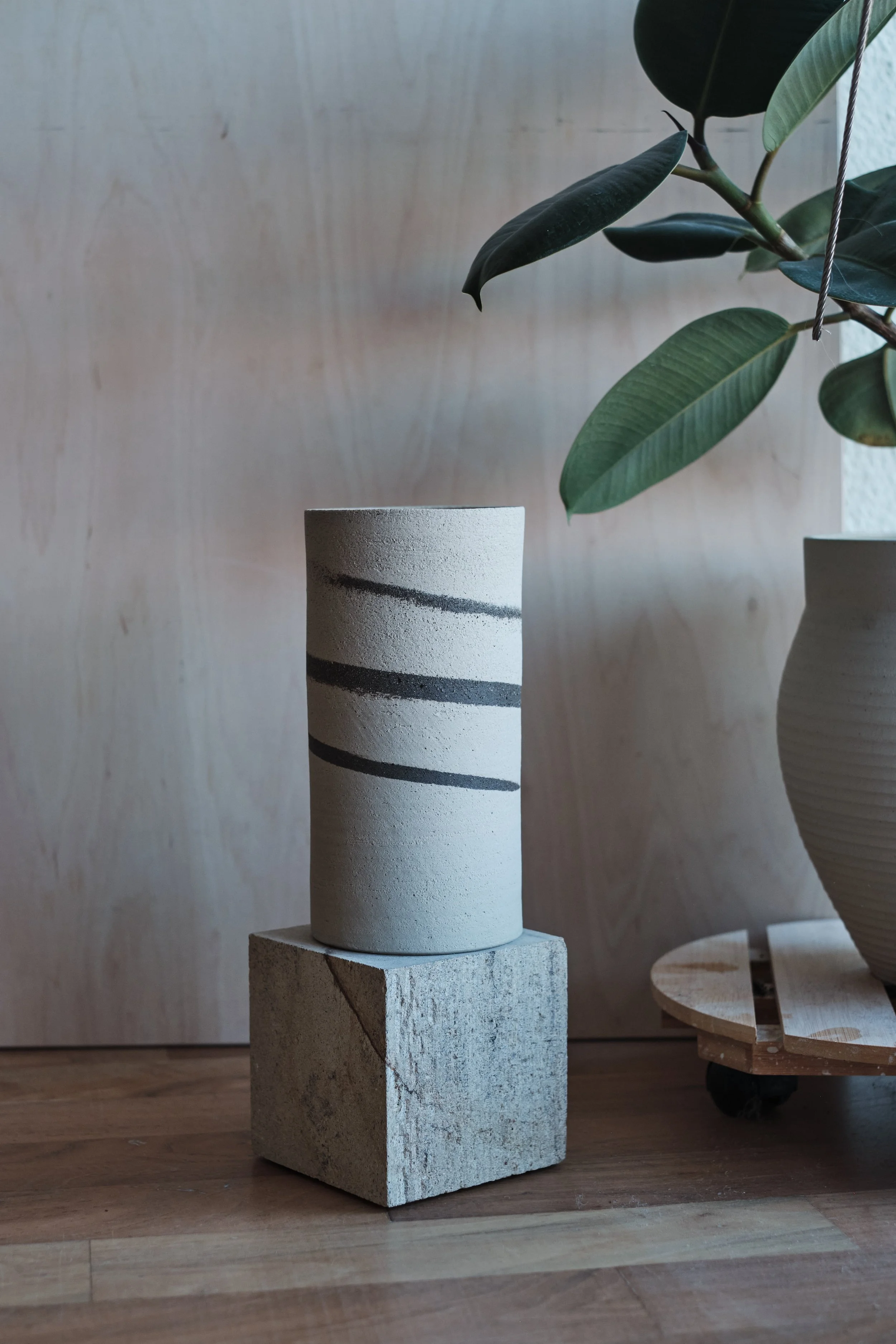 file STUDIO ROKA - handmade ceramics Zürich-swirl vase.jpg