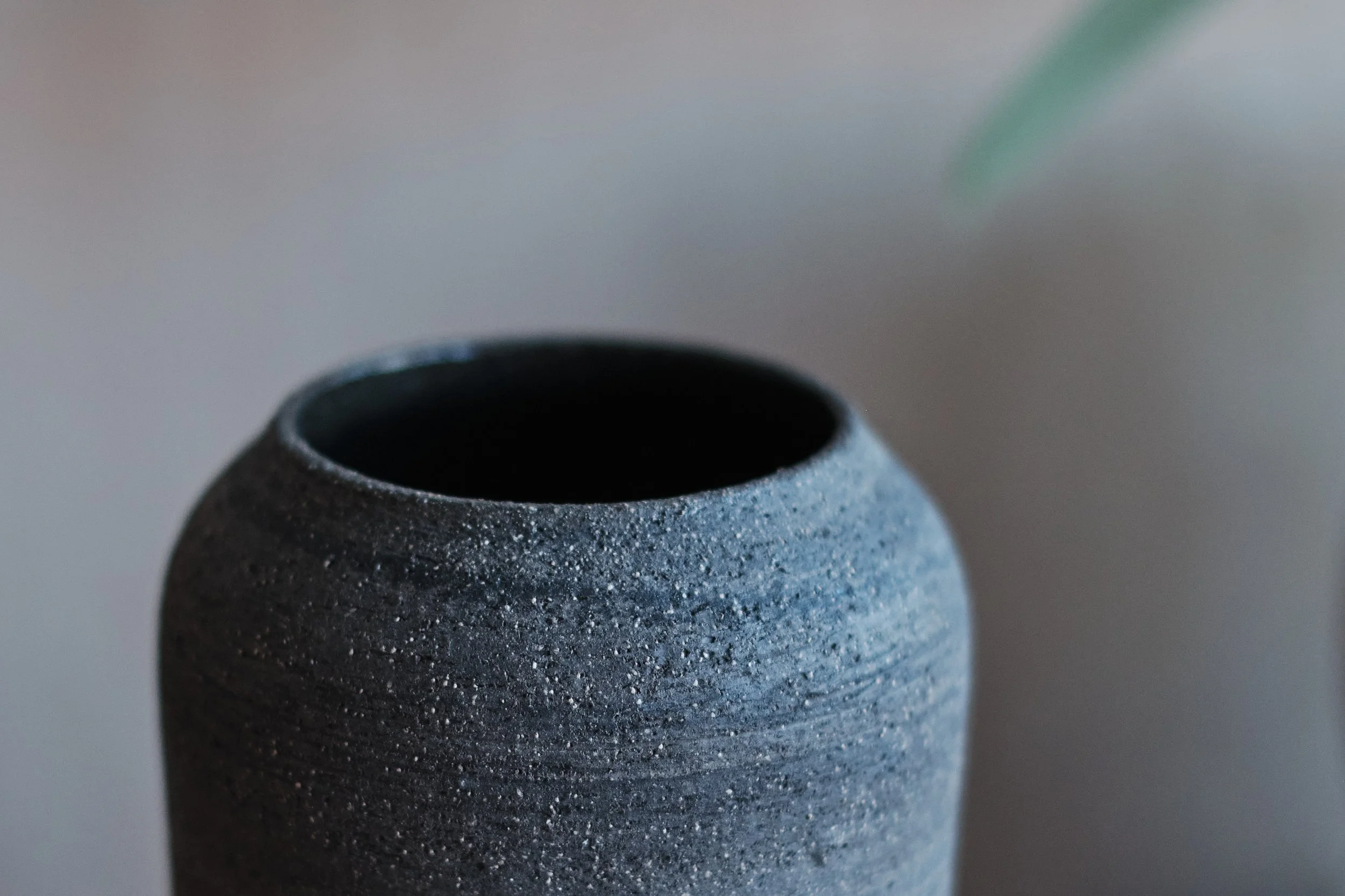 file STUDIO ROKA - handmade ceramics Zürich-swirl vase 15.jpg