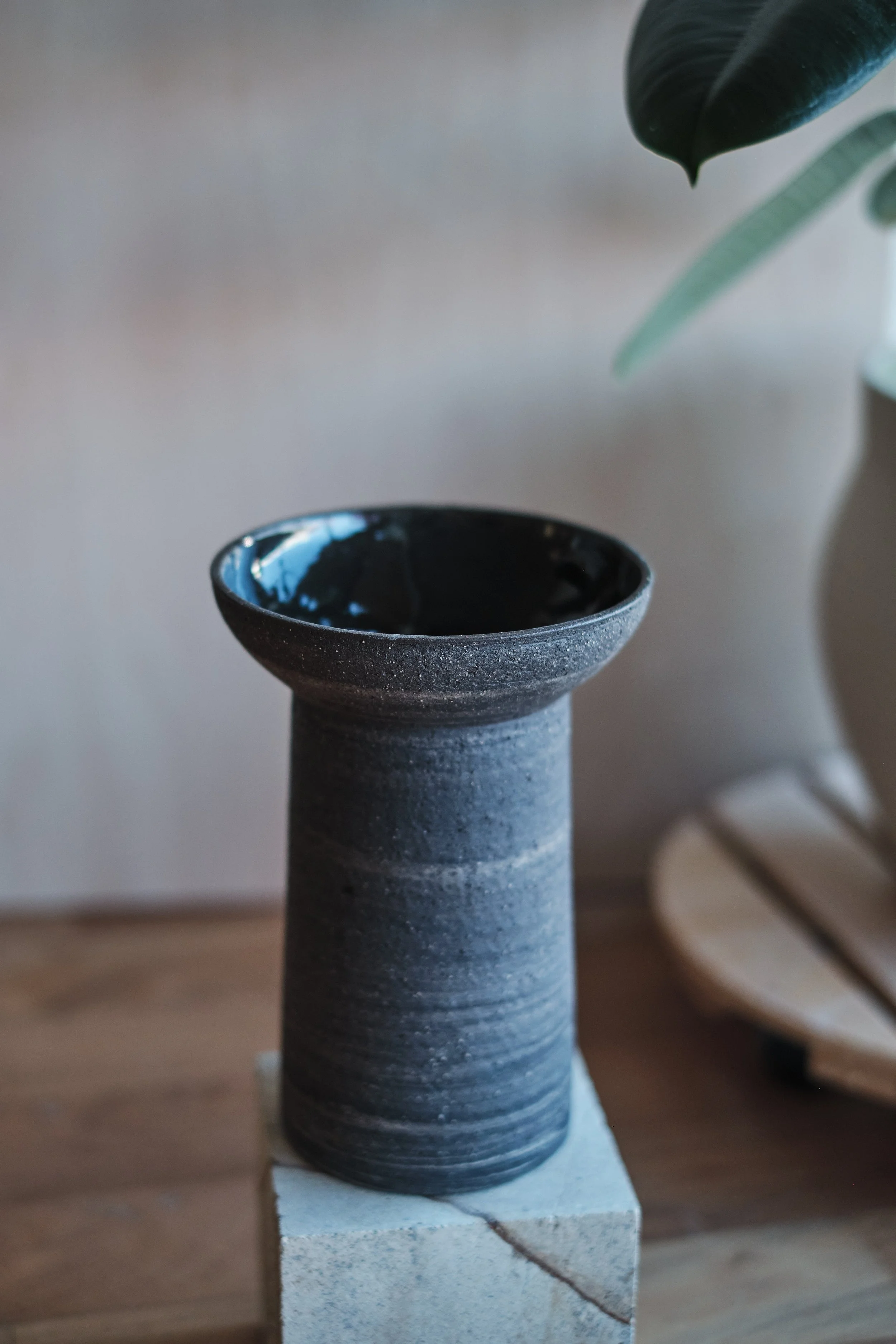 file STUDIO ROKA - handmade ceramics Zürich-swirl vase 20.jpg