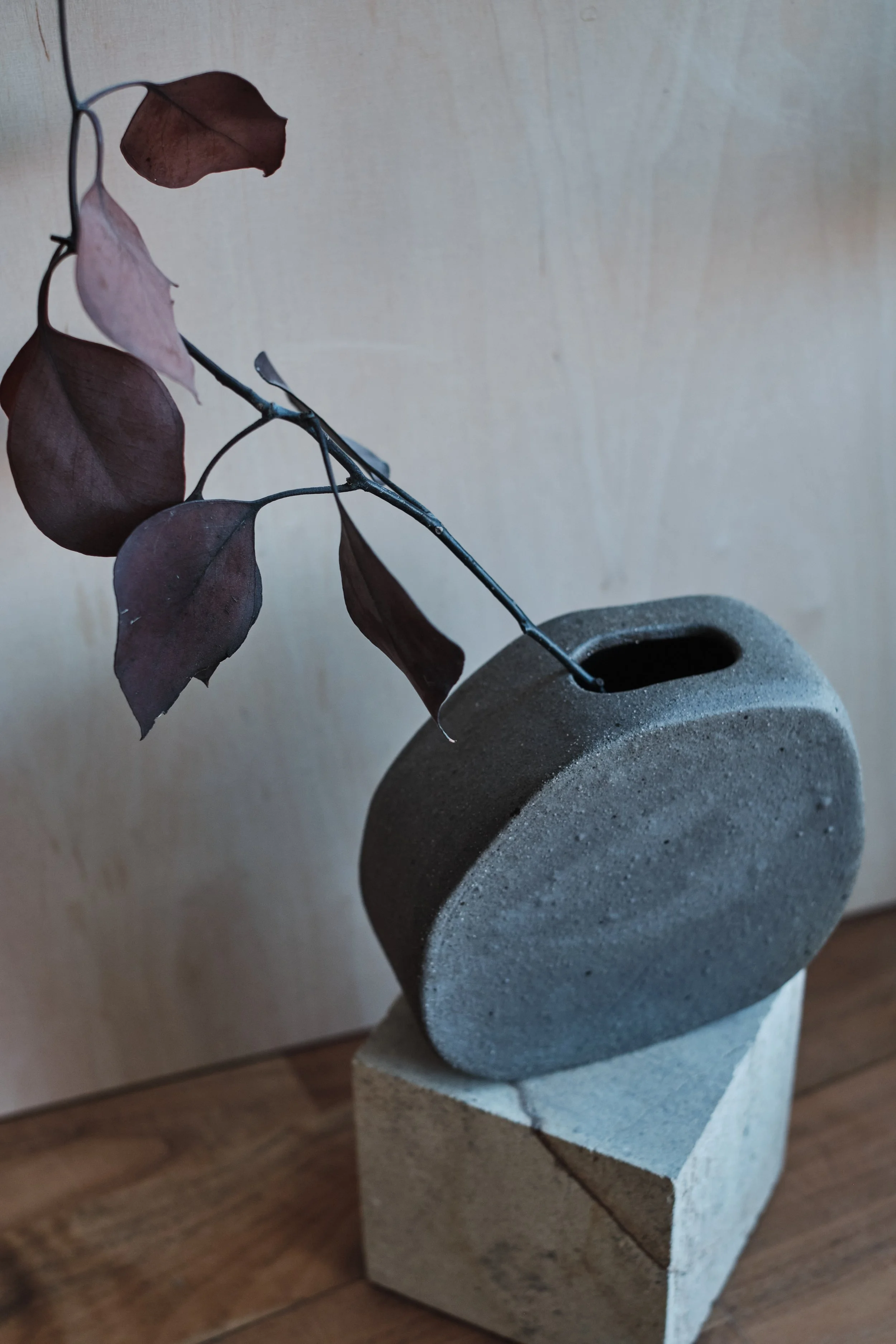 file STUDIO ROKA - handmade ceramics Zürich-black handbuilt vase 1.jpg