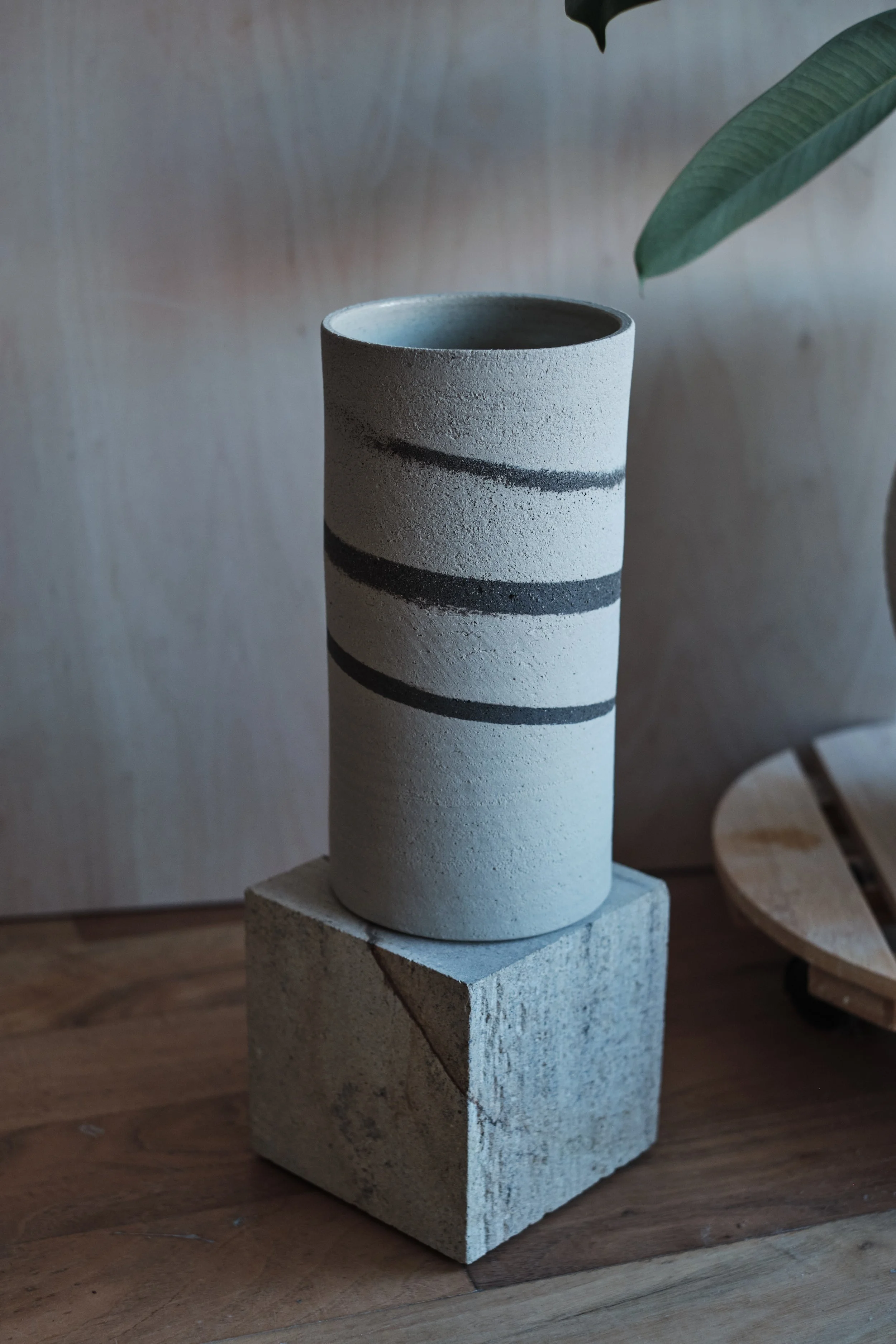 file STUDIO ROKA - handmade ceramics Zürich-swirl vase 1.jpg