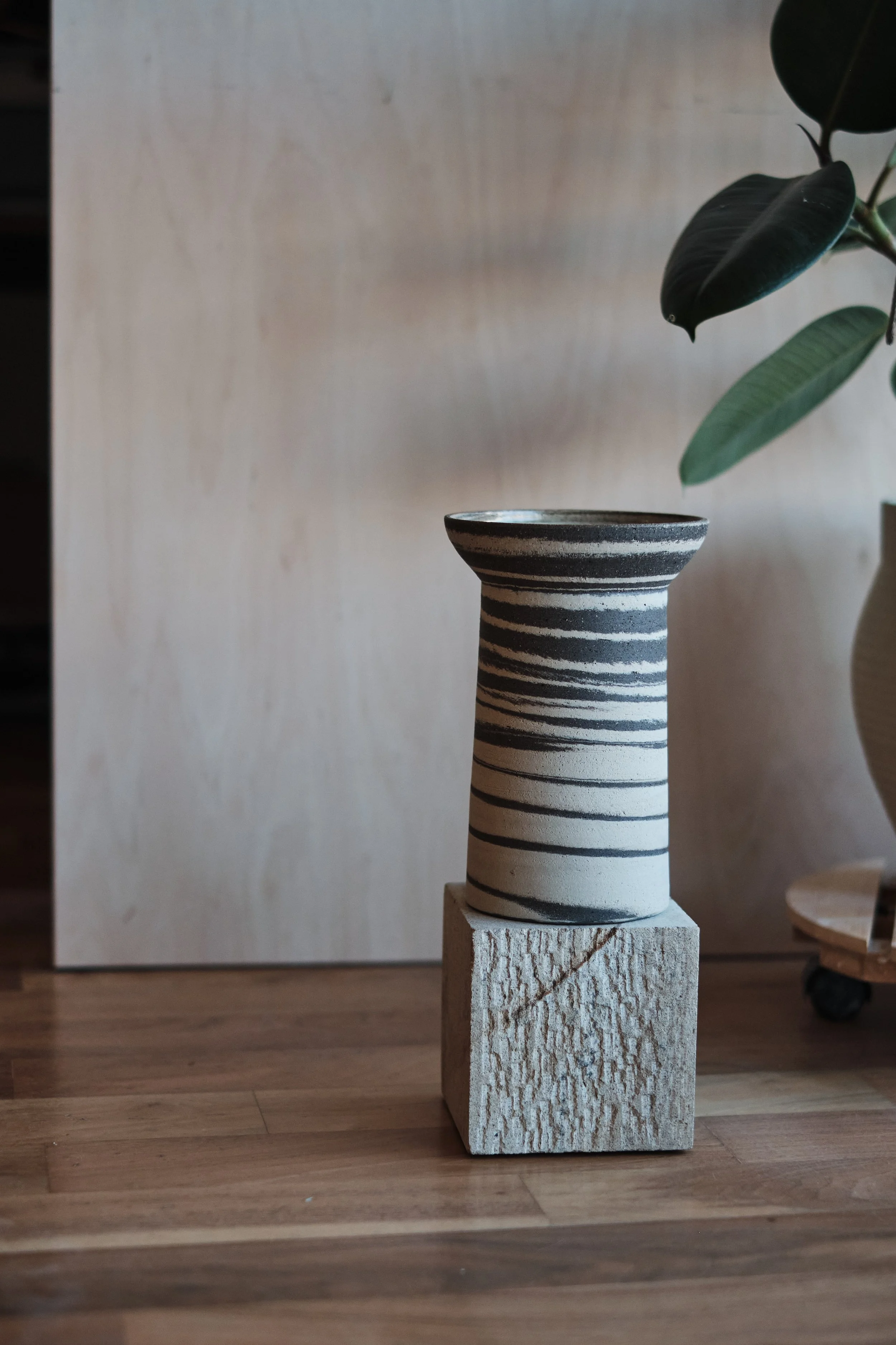 file STUDIO ROKA - handmade ceramics Zürich-swirl vases 10.jpg