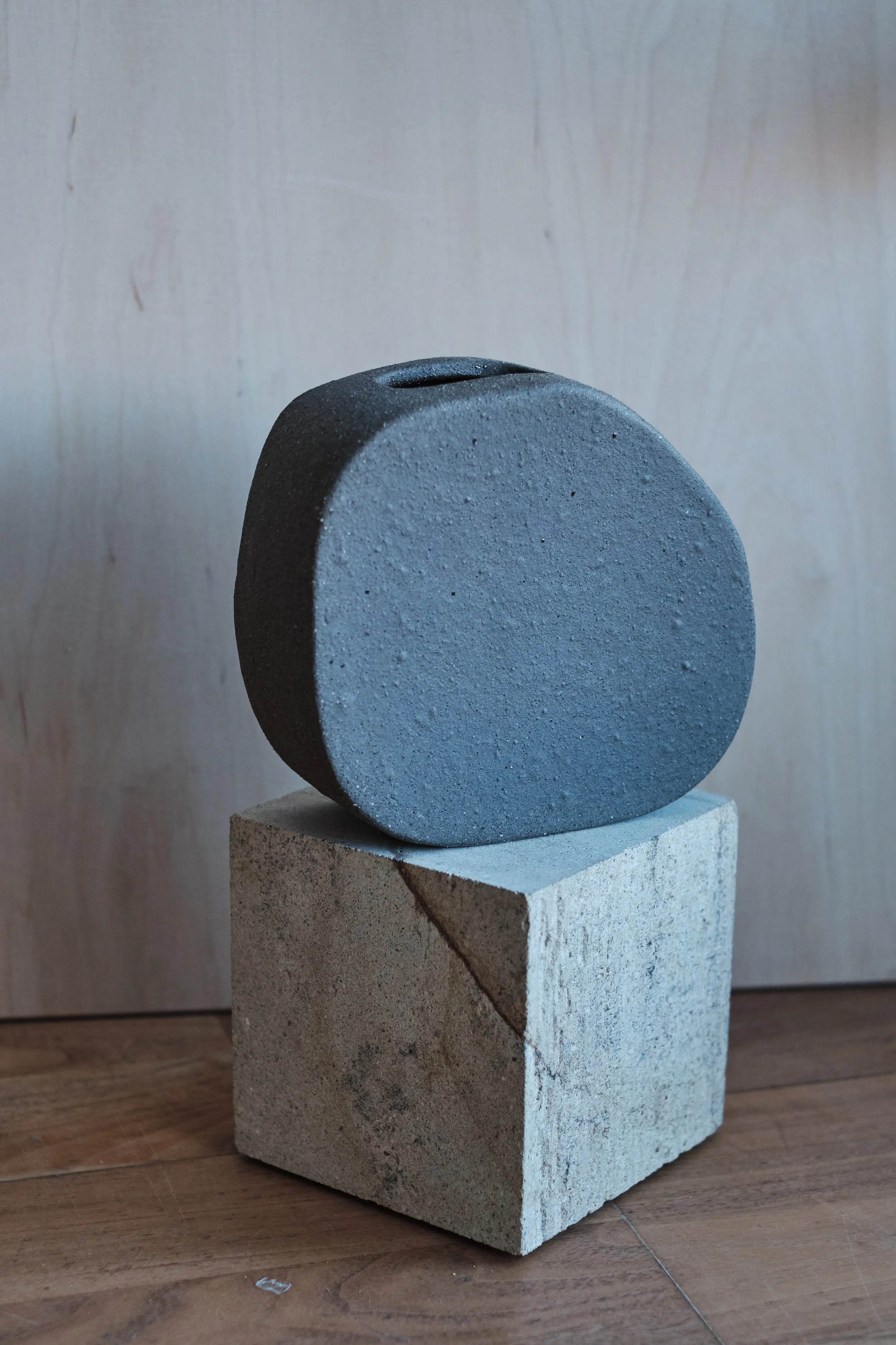file STUDIO ROKA - handmade ceramics Zürich-black handbuilt vase 4.jpg
