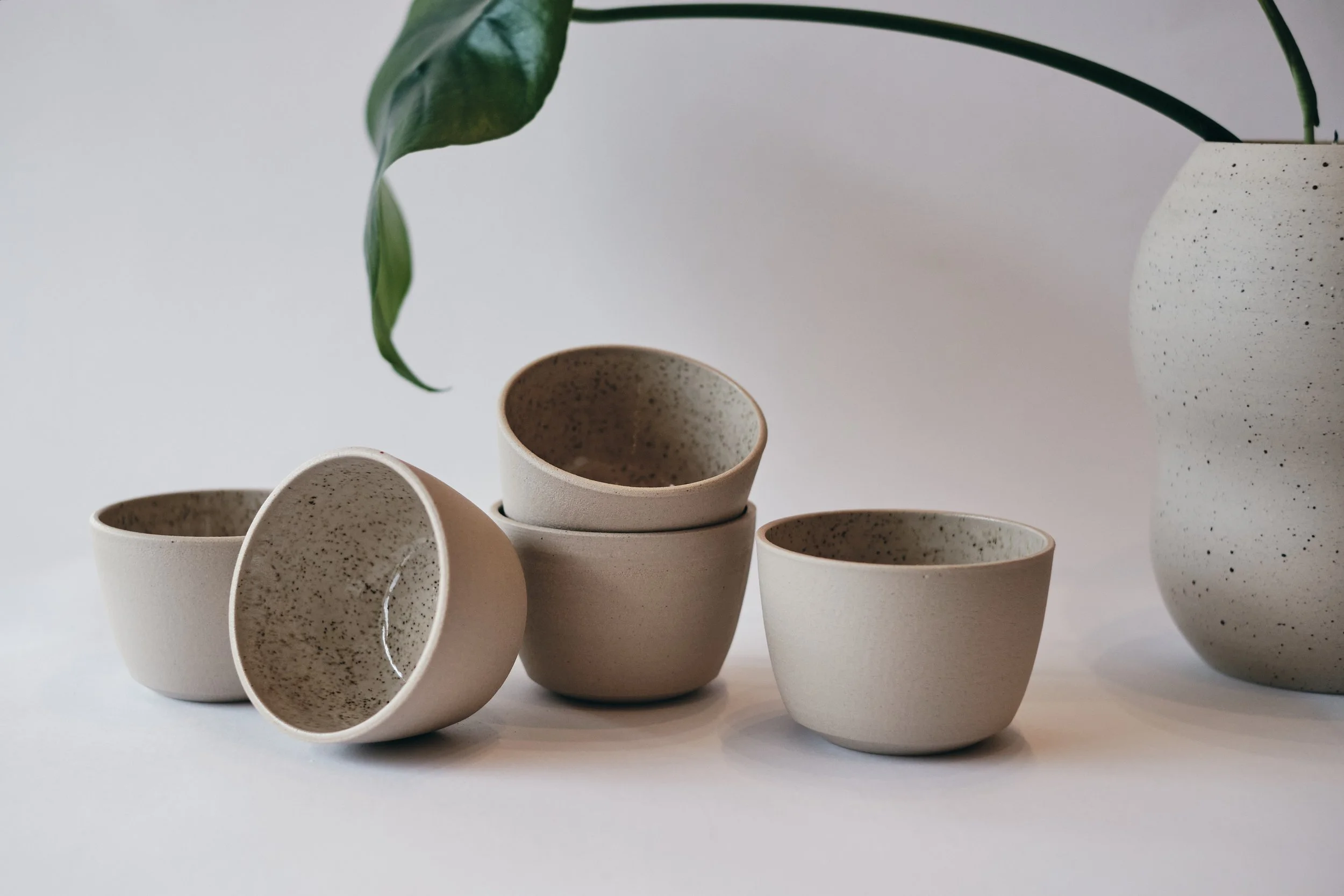 file STUDIO ROKA - CLASSIC CAPPUCCINO SPECKLES CUP 1.jpg