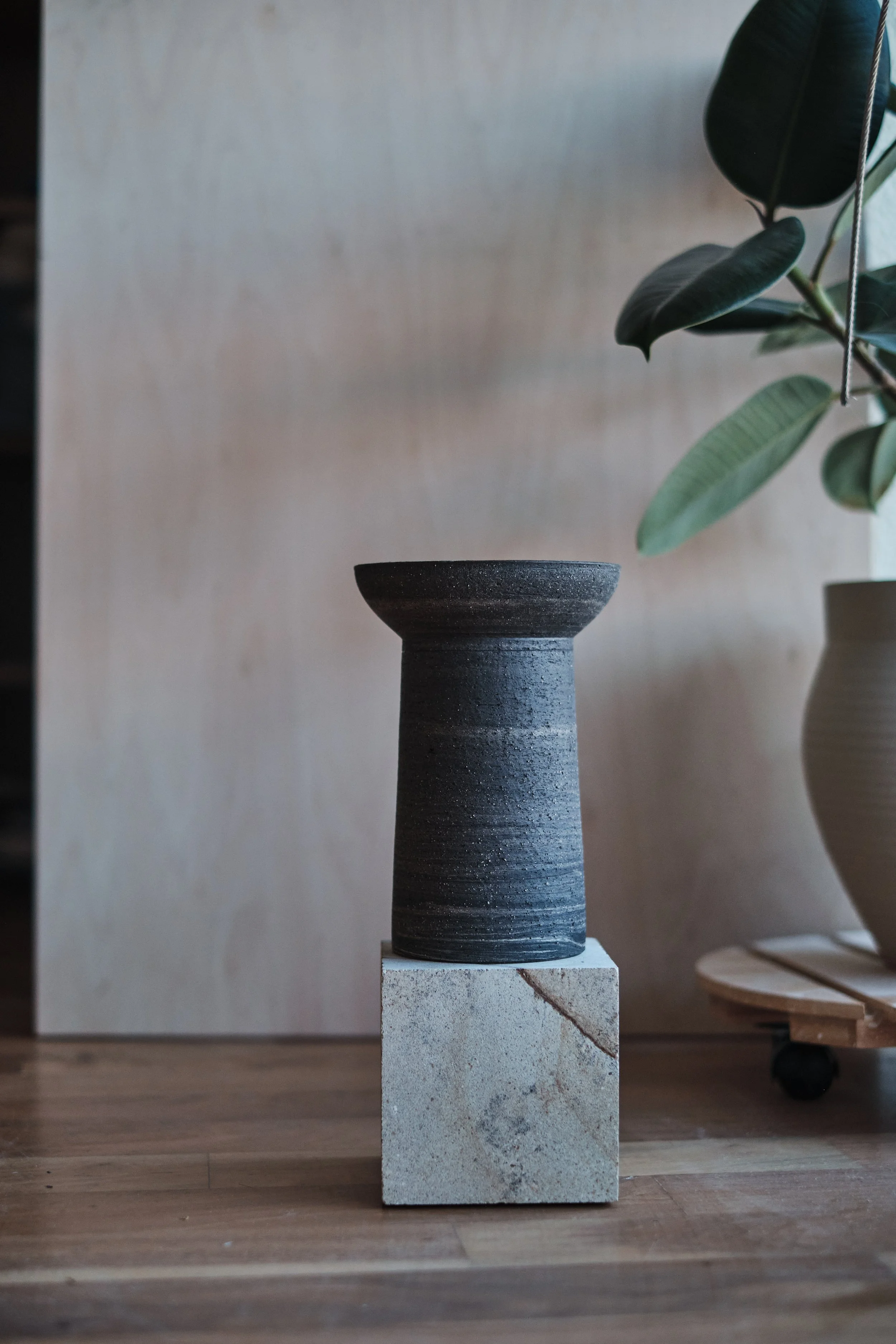file STUDIO ROKA - handmade ceramics Zürich-swirl vase 18.jpg