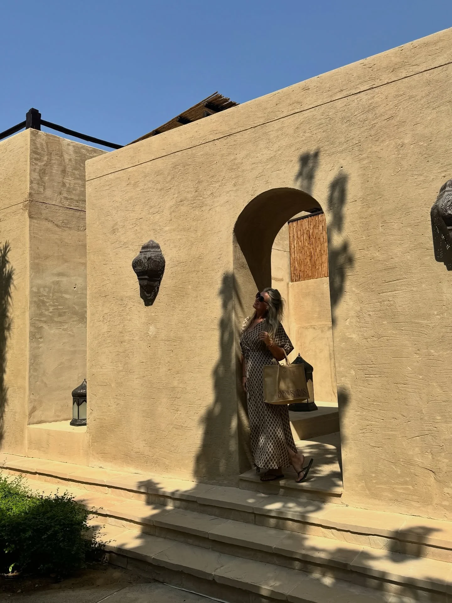 Vier jaar geleden stopte ik met vliegen, na 25 bijzondere jaren vol mooie herinneringen. 💙 

Het was mijn eigen keuze, midden in een gekke, onzekere tijd waarin de wereld even stil leek te staan. Misschien speelde de leeftijd ook mee 🫣 of gewoon he