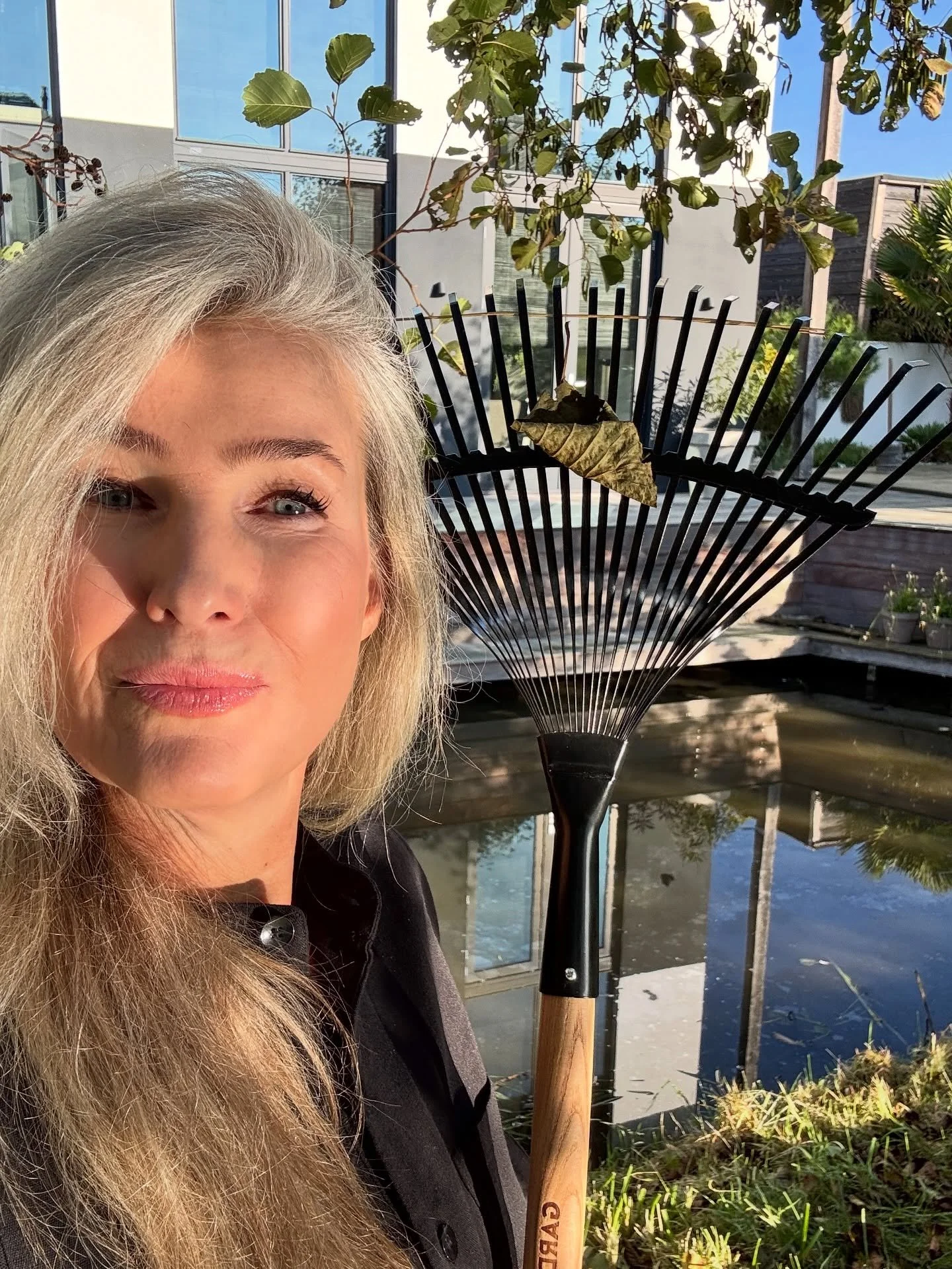 Ik blijf fan van @by.benson 🖤 Wie wil er als interieur liefhebber nou geen stijlvolle tools in de tuin? 😍 Met hun mooie designs vind ik tuinieren niet alleen makkelijker, maar ook v&eacute;&eacute;l leuker 🌿

Vorige week was ik weer lekker bezig m