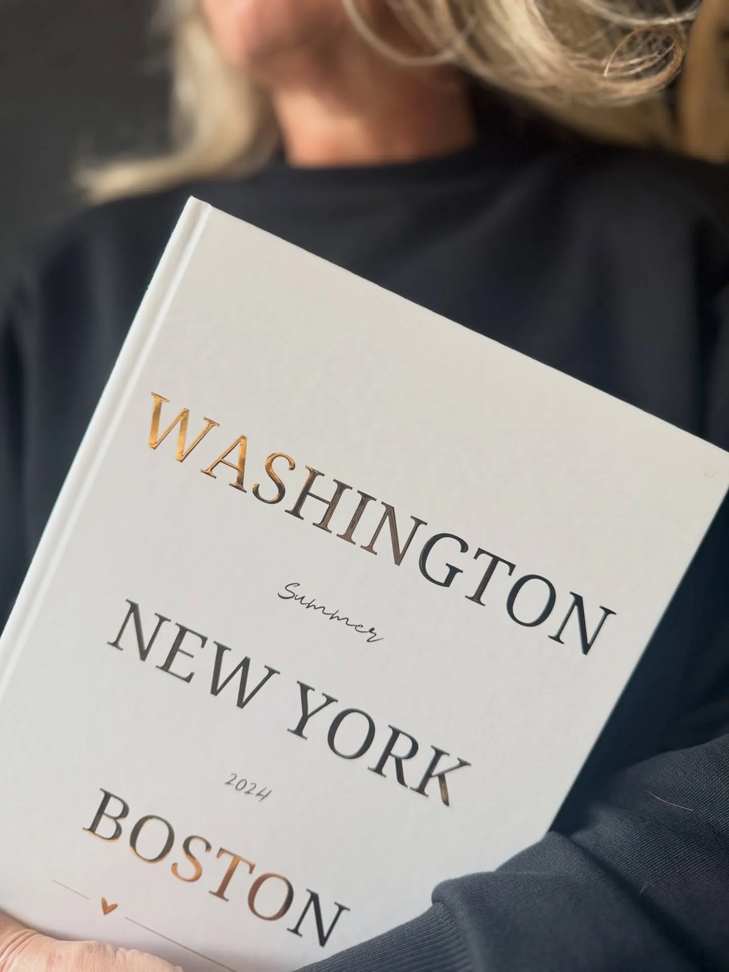 ✨Feestdagentip&hellip;.. en ik mag jullie korting geven! 🤩 

Eindelijk is ons Amerika fotoboek binnen en ik ben er z&oacute; blij mee. Washington, New York en Boston&hellip; zodra ik dit boek opensla, ben ik weer helemaal terug. 🇺🇸

Ik wilde heel 