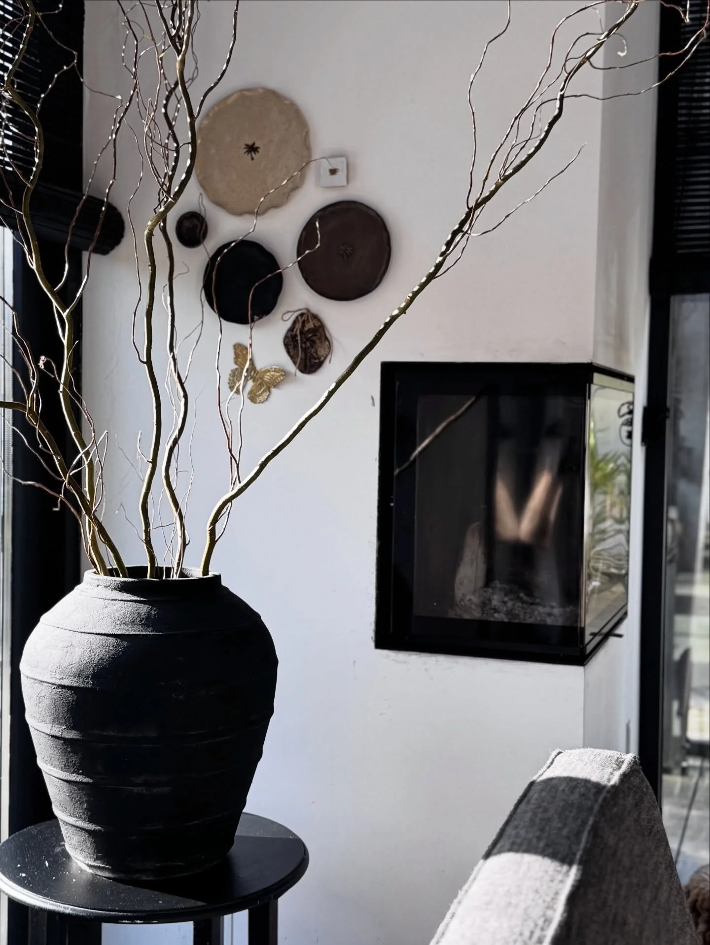 A little spring moment at home. 🌿

#springdecor #easterbranches #interiorstyling #cozyhome #neutralhome