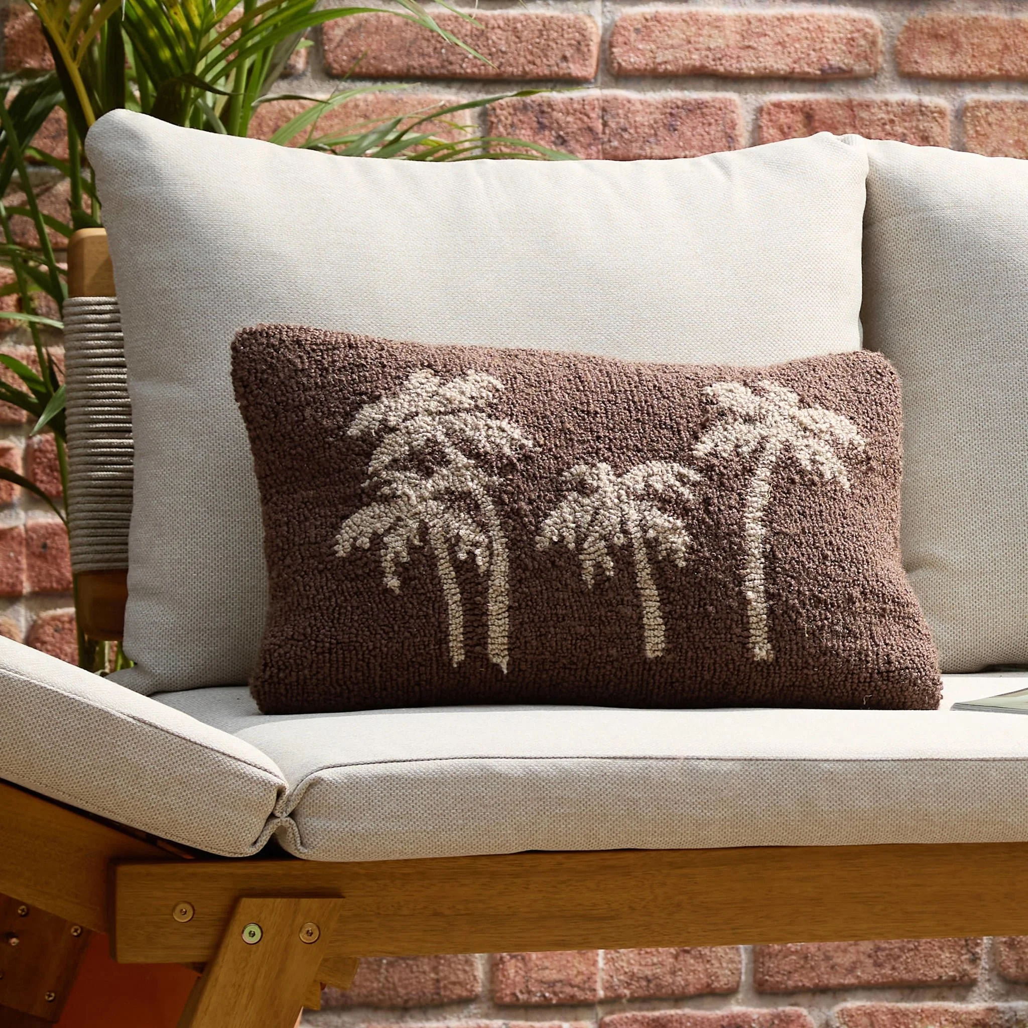 kussen palm wehkamp bruin