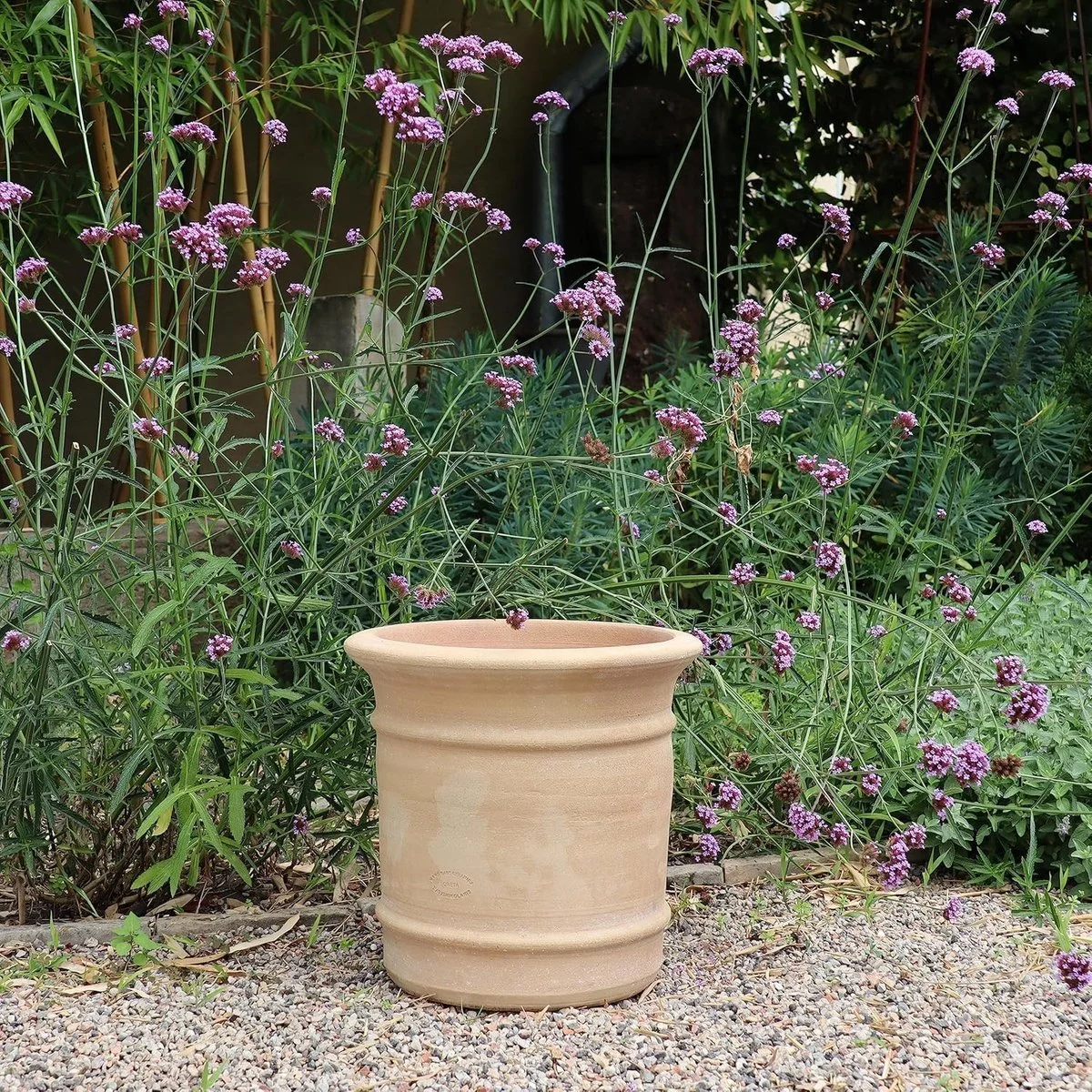 terracotta pot buiten.jpg