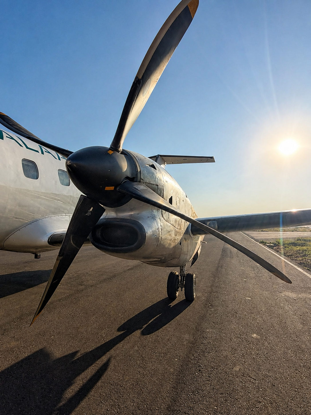 Klein propellervliegtuig waarmee we van Arusha naar Zanzibar vlogen.
