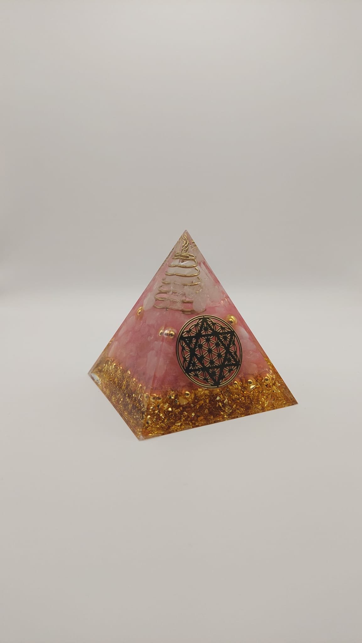 Orgonite Pyramide - Cristal de Roche & Quartz Rose - Fleur de Vie & Pentacle