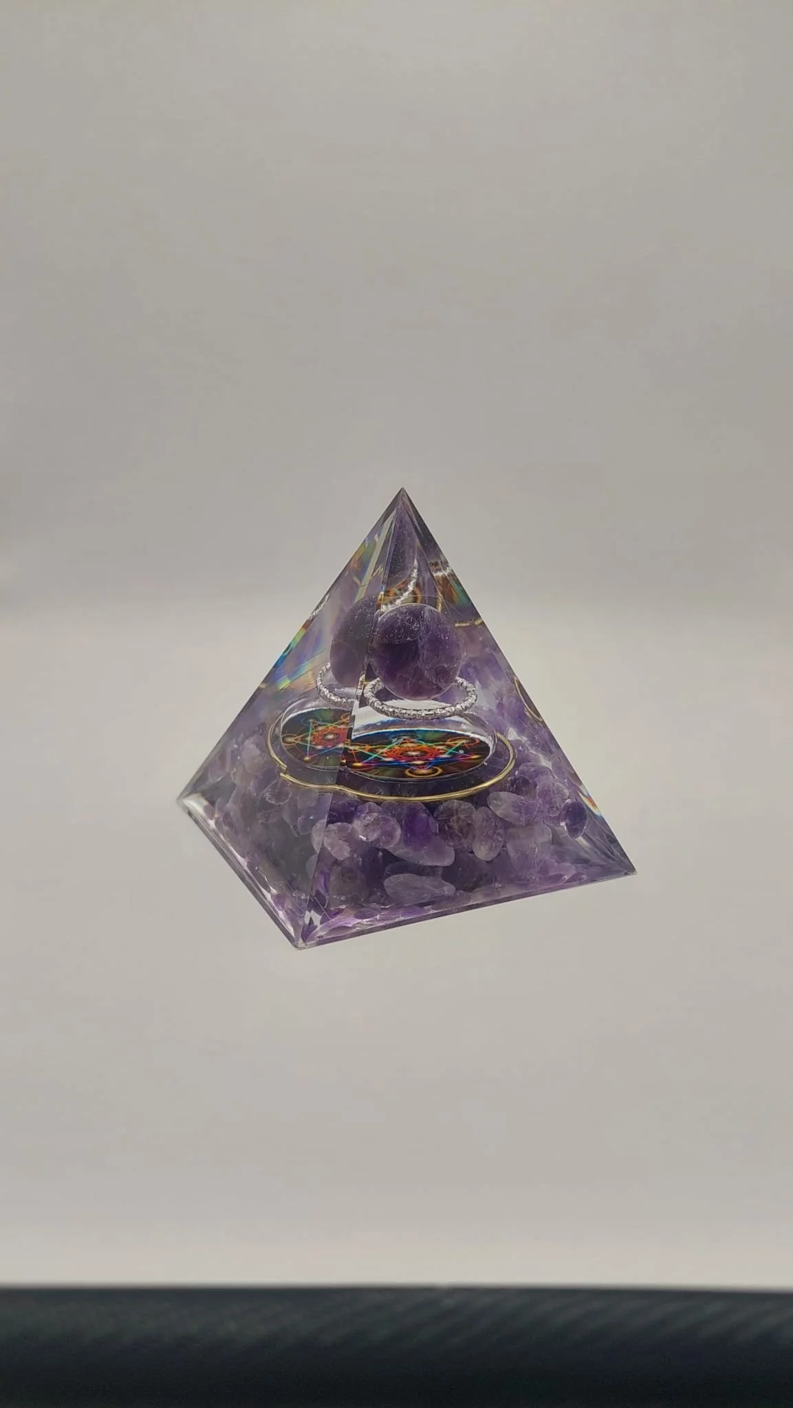 Orgonite Pyramide - Amethyste & Métatron