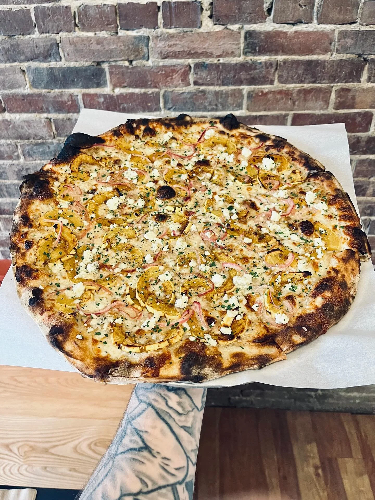 New pie special!!

Autumn spiced b&eacute;chamel, pecorino, cheese, delicata, pickled red onions, and Gorgonzola!

See you soon!
✌️&hearts;️🍕
